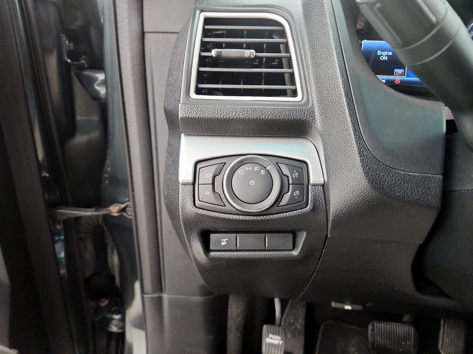 2016 Ford Explorer XLT - Photo 14