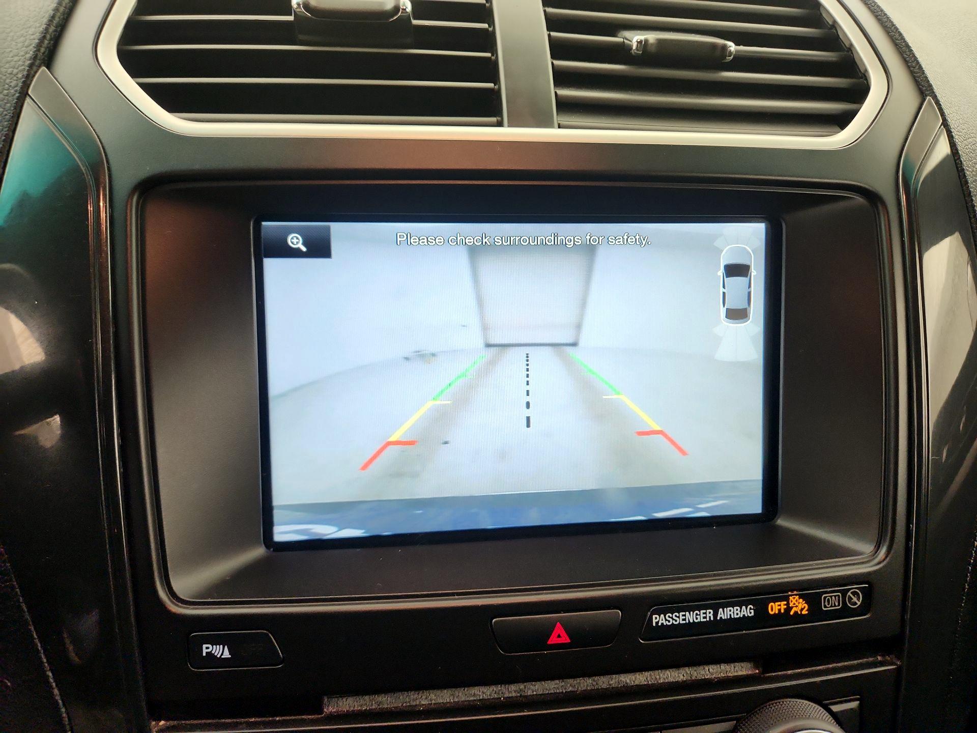 Thumbnail: 2016 Ford Explorer - 14