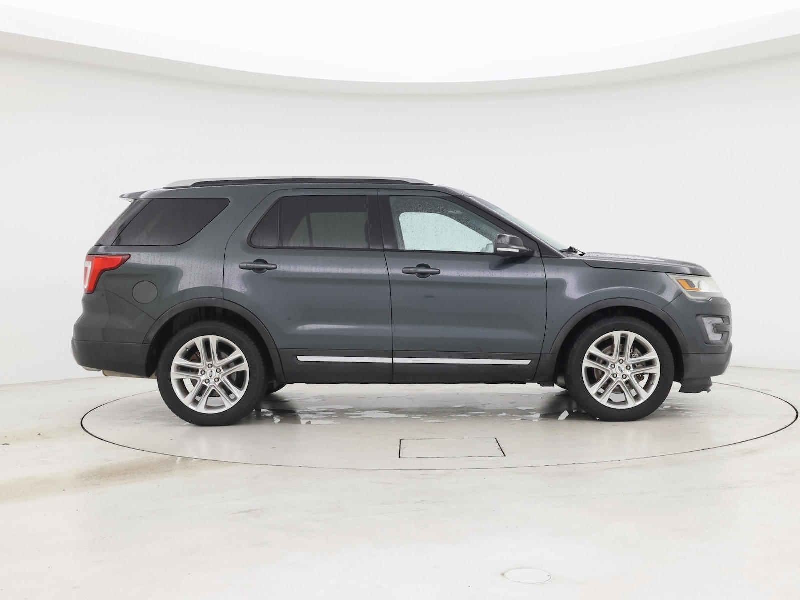 2016 Ford Explorer XLT - Photo 8