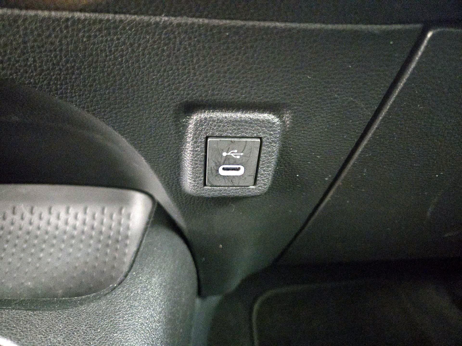 Thumbnail: 2025 Toyota Corolla - 18