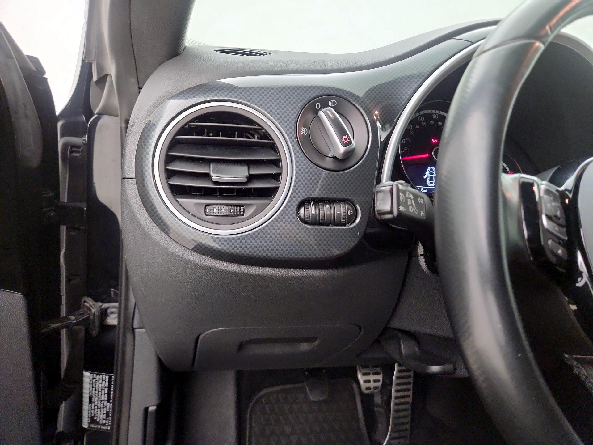 Thumbnail: 2014 Volkswagen Beetle - 11