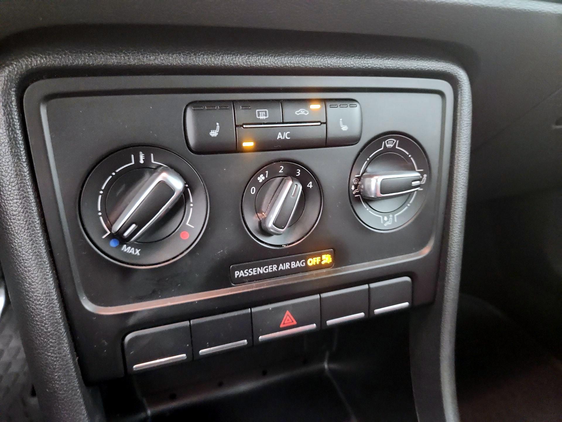 Thumbnail: 2014 Volkswagen Beetle - 13