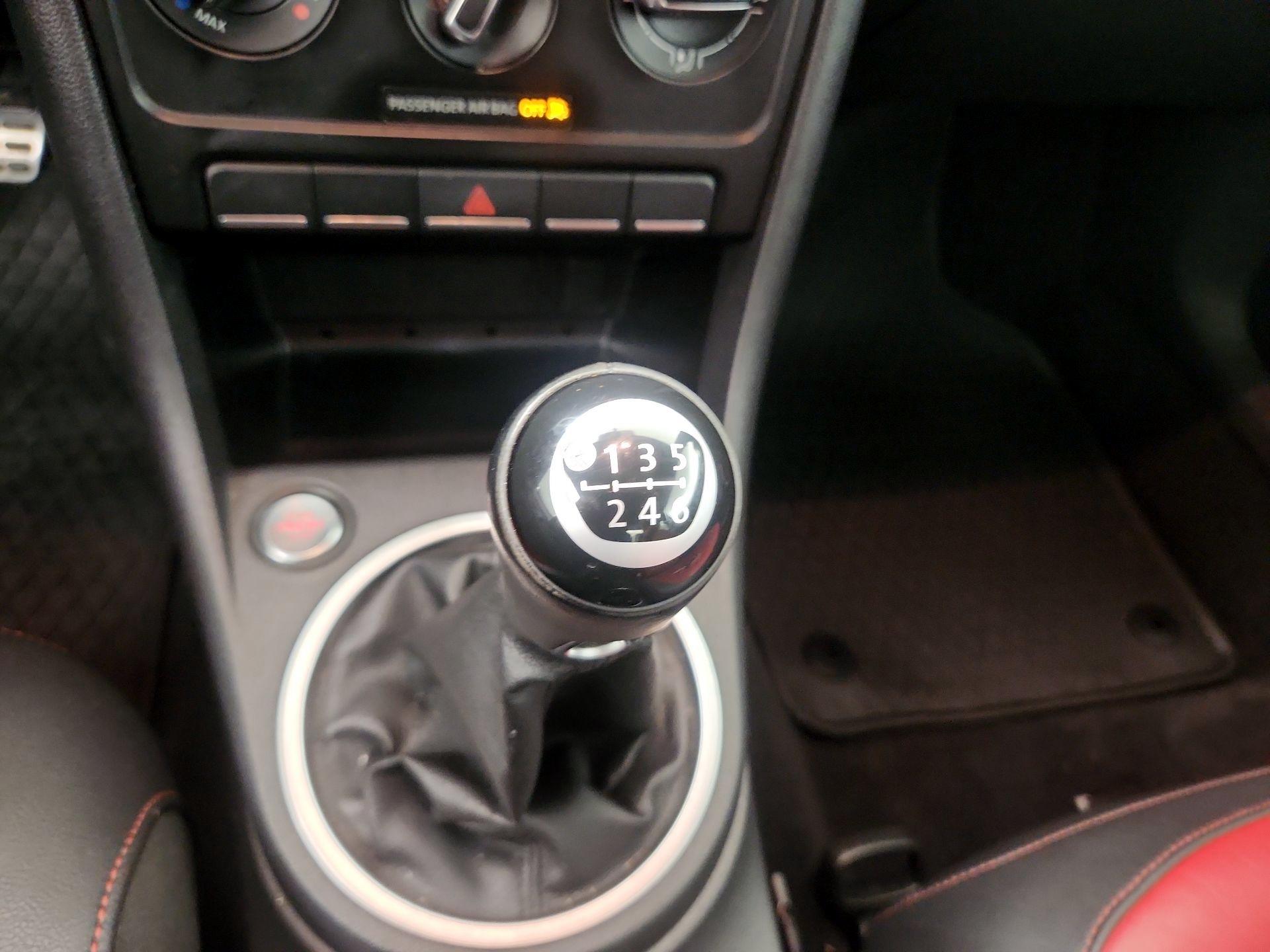 Thumbnail: 2014 Volkswagen Beetle - 14