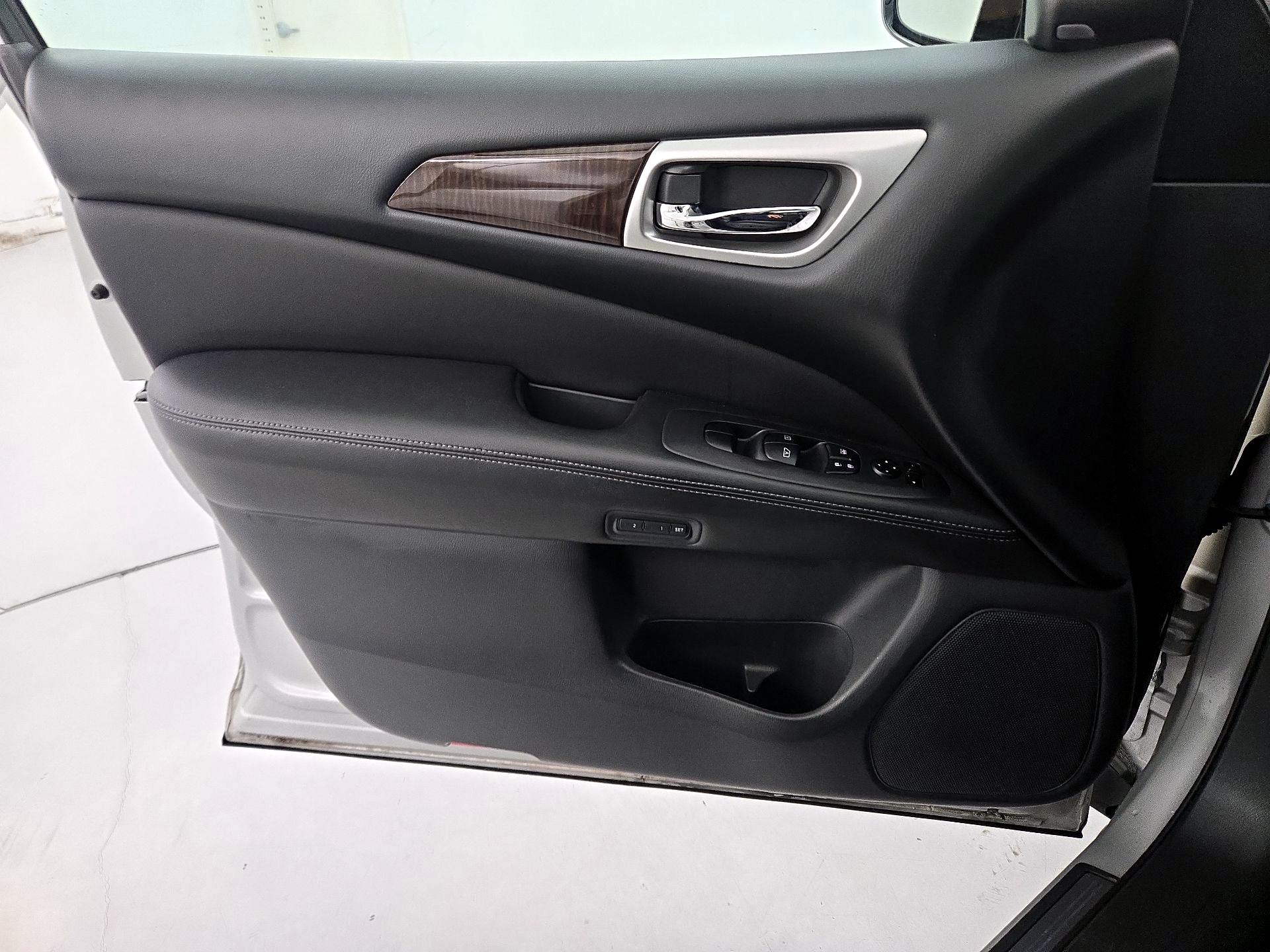 Thumbnail: 2015 Nissan Pathfinder - 12