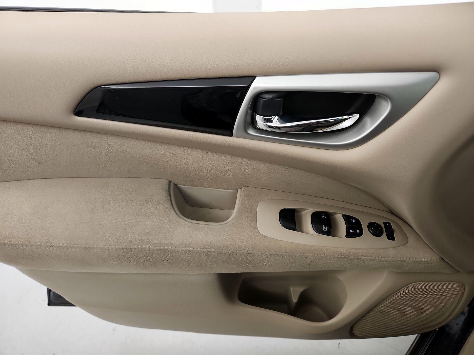 Thumbnail: 2015 Nissan Pathfinder - 12