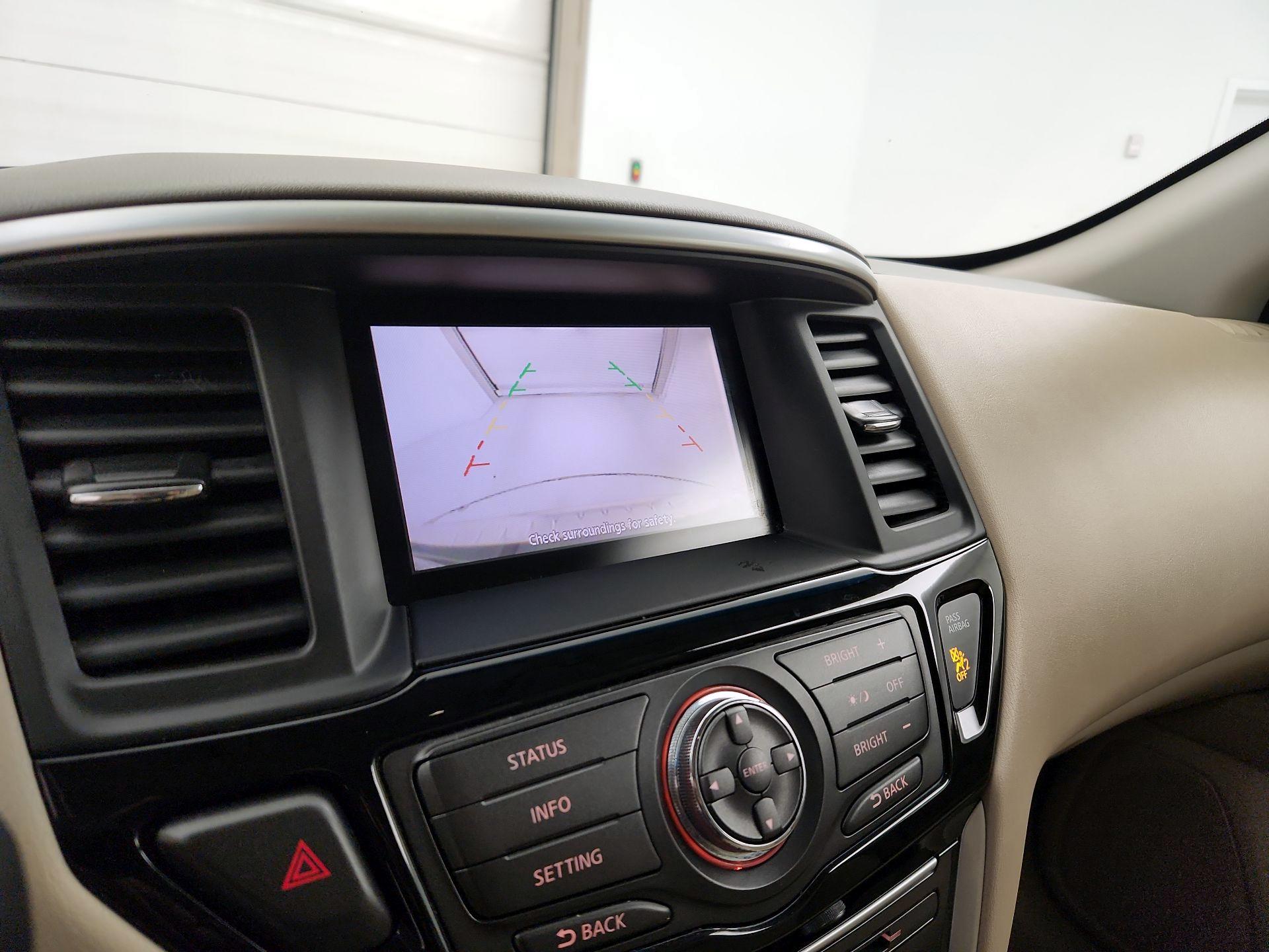 Thumbnail: 2015 Nissan Pathfinder - 14