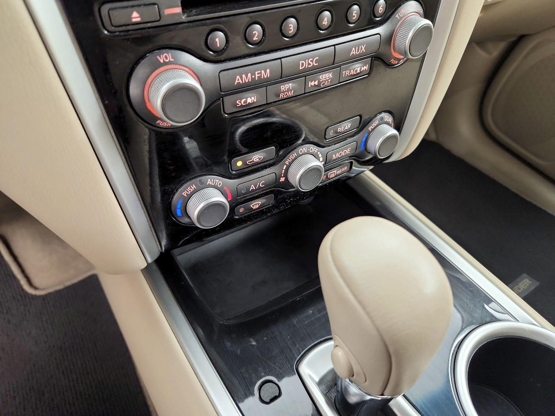 Thumbnail: 2015 Nissan Pathfinder - 16