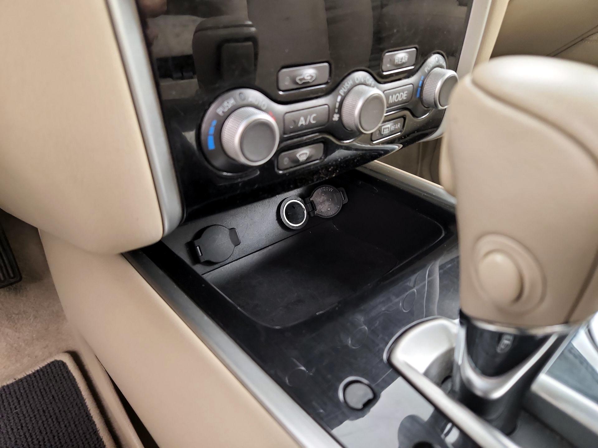 Thumbnail: 2015 Nissan Pathfinder - 18