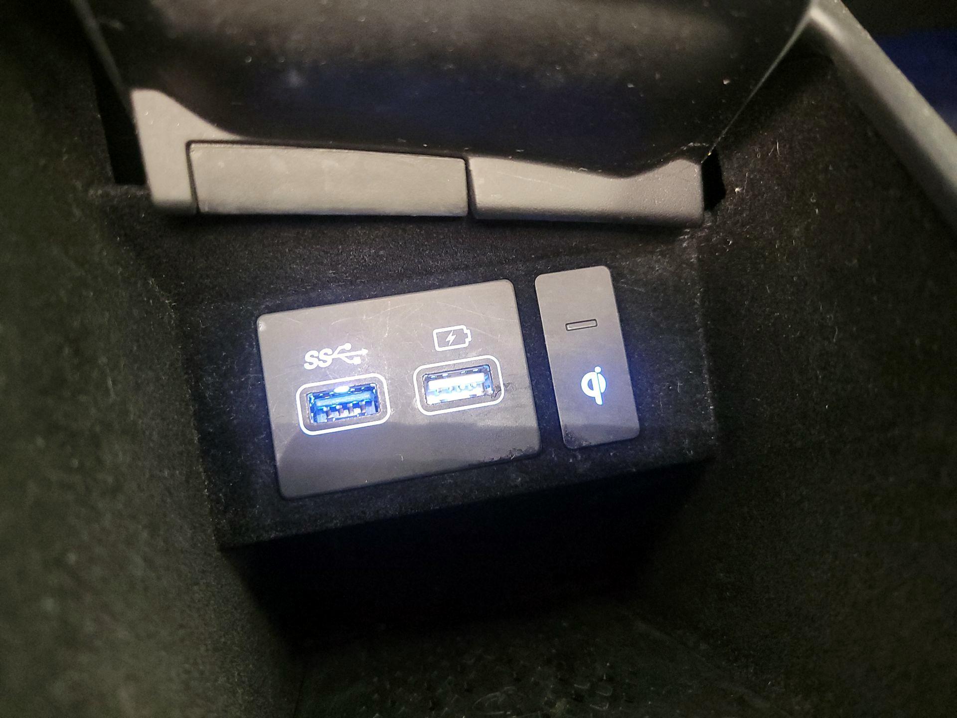 Thumbnail: 2022 Genesis GV70 - 19