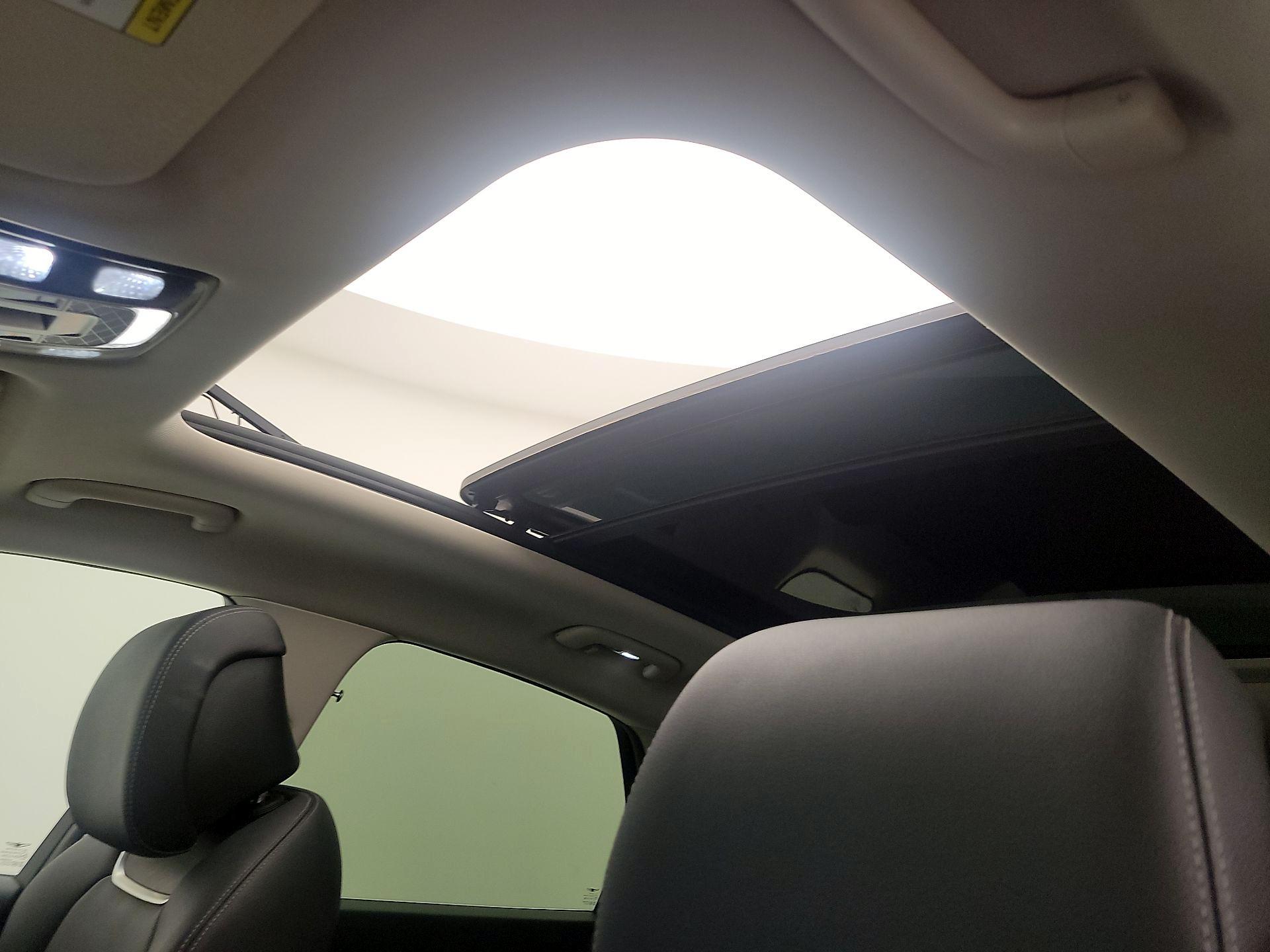 Thumbnail: 2022 Genesis GV70 - 20