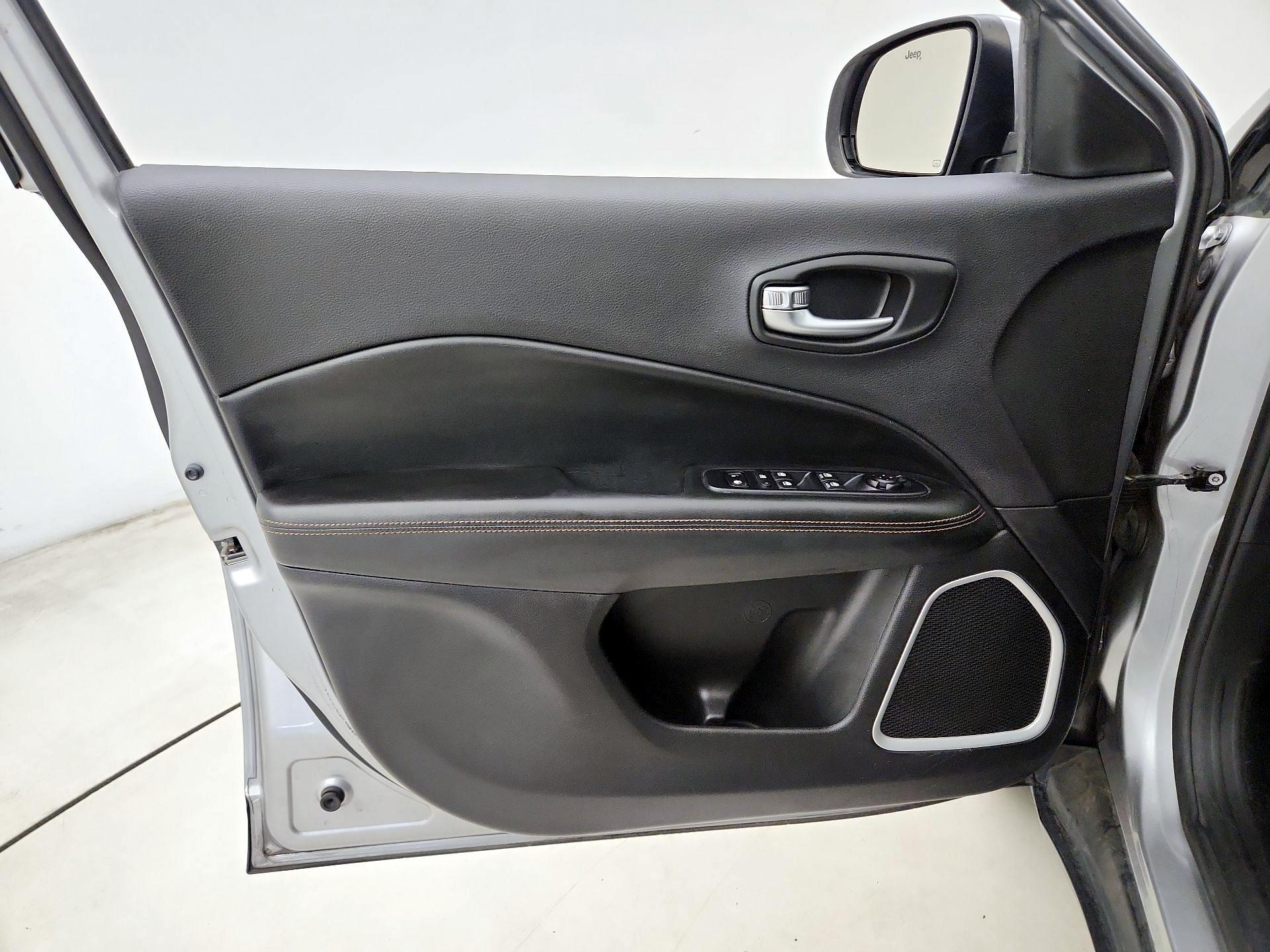 Thumbnail: 2019 Jeep Compass - 12