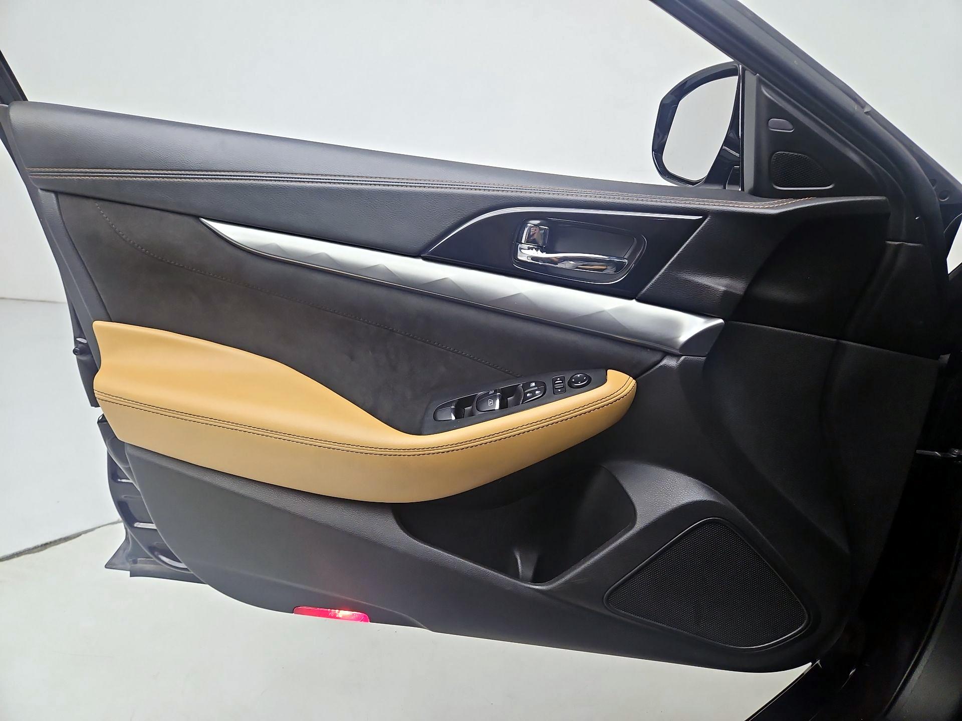 Thumbnail: 2016 Nissan Maxima - 12