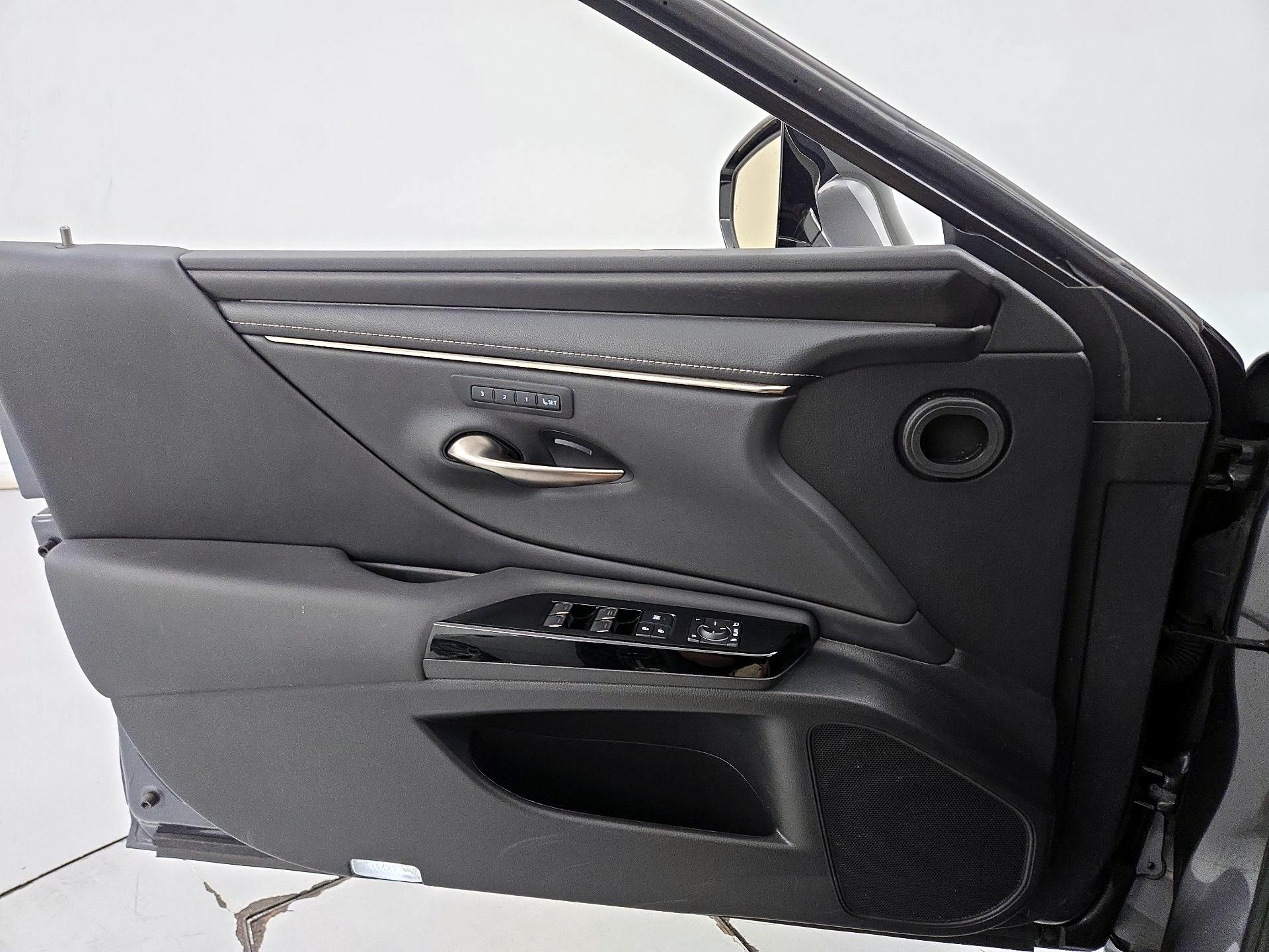 Thumbnail: 2023 Lexus ES - 12