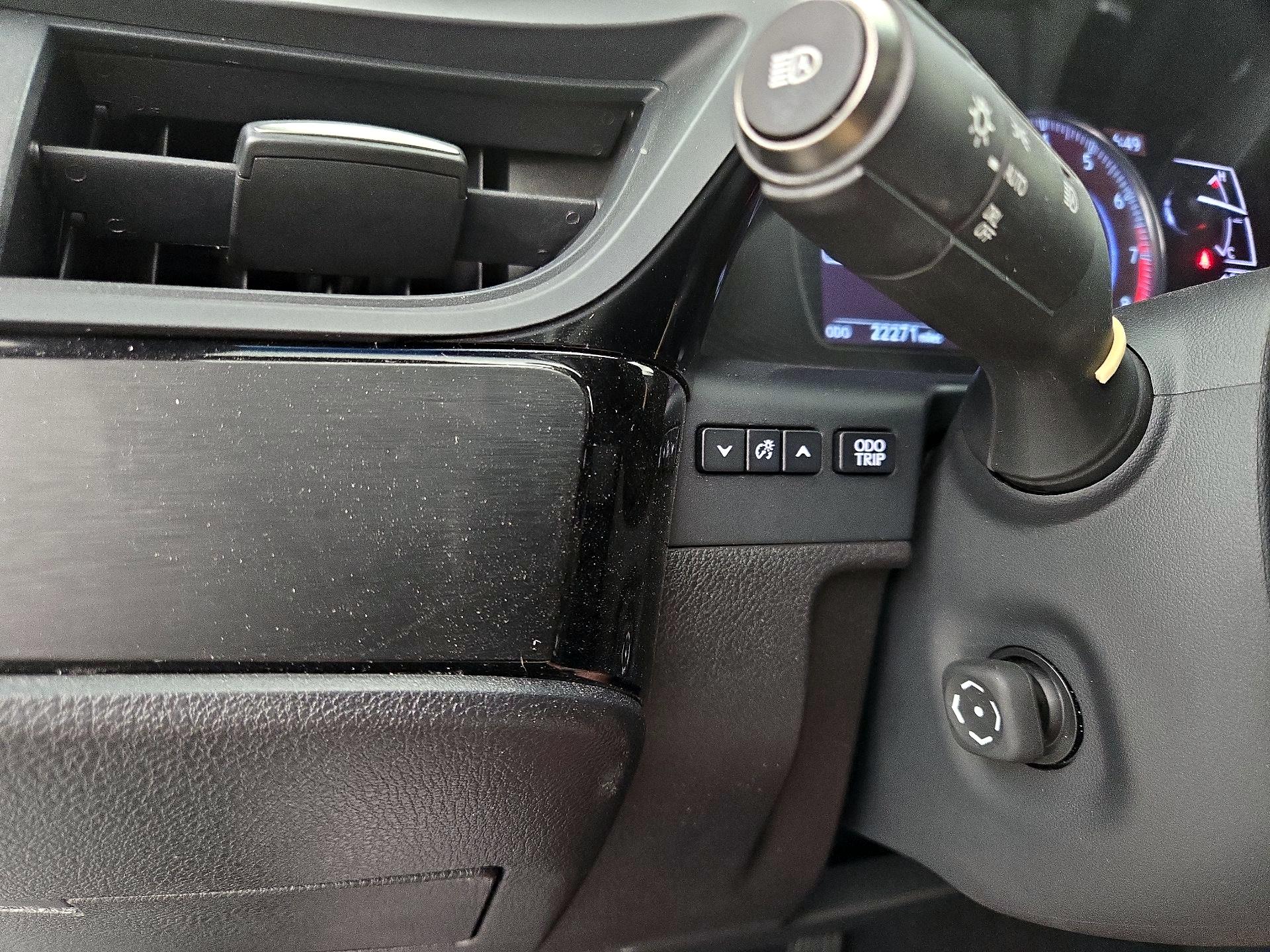 Thumbnail: 2023 Lexus ES - 13