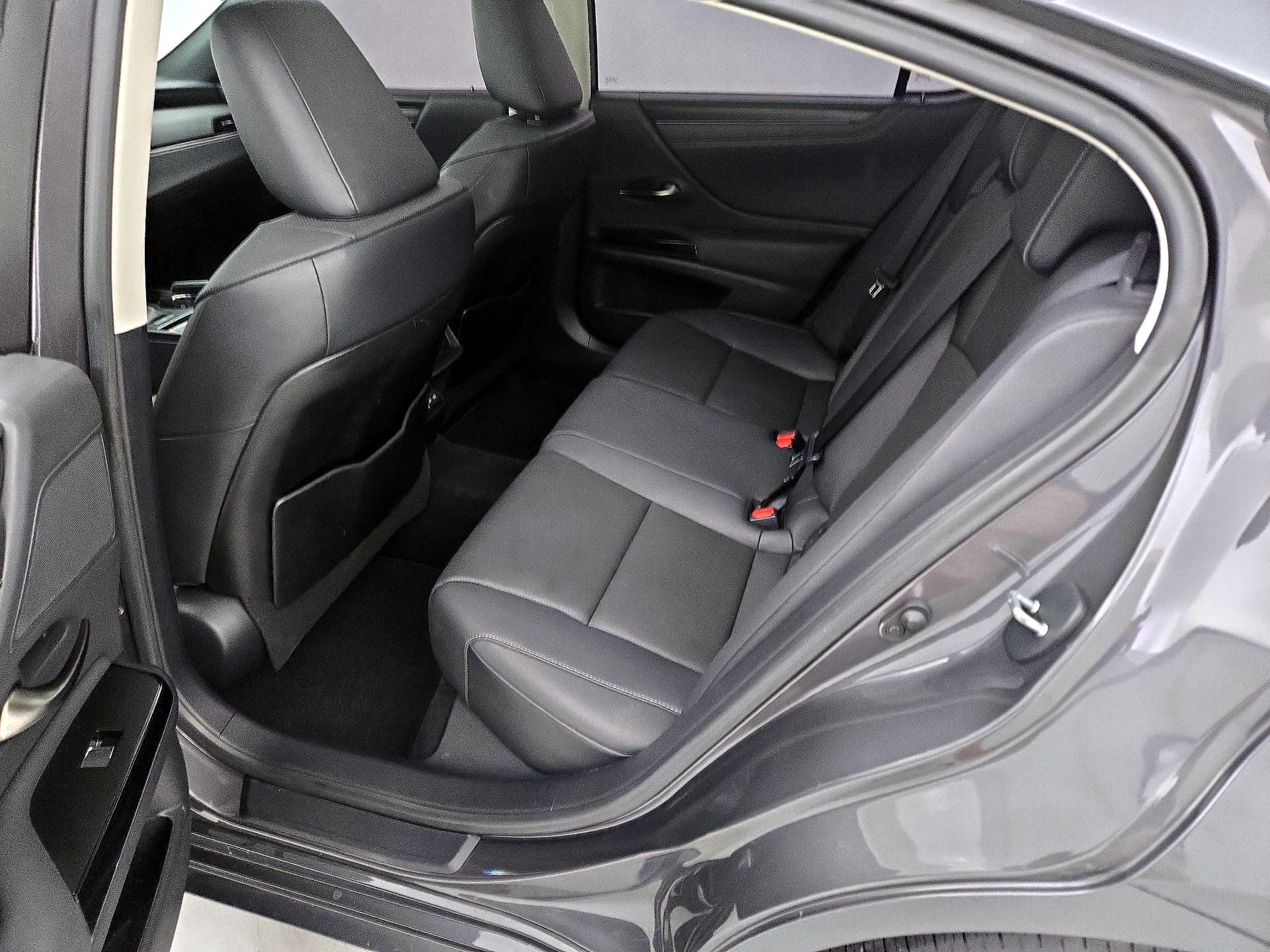 Thumbnail: 2023 Lexus ES - 20