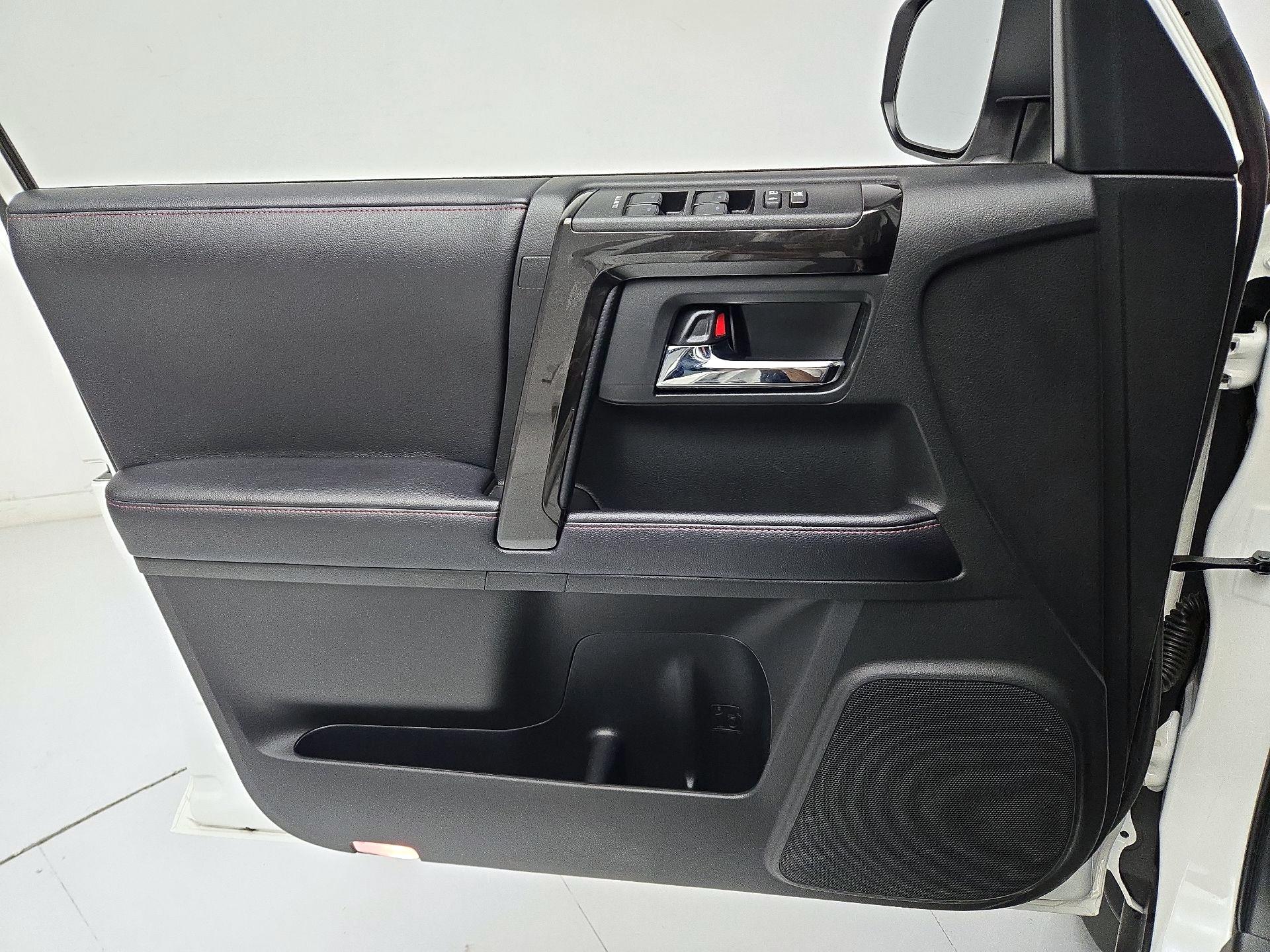 Thumbnail: 2019 Toyota 4Runner - 12