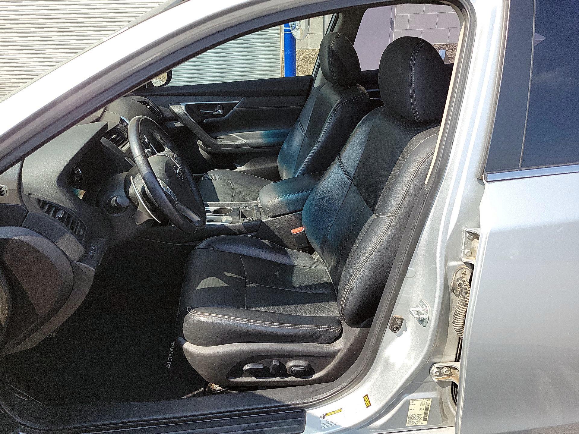 Thumbnail: 2017 Nissan Altima - 9