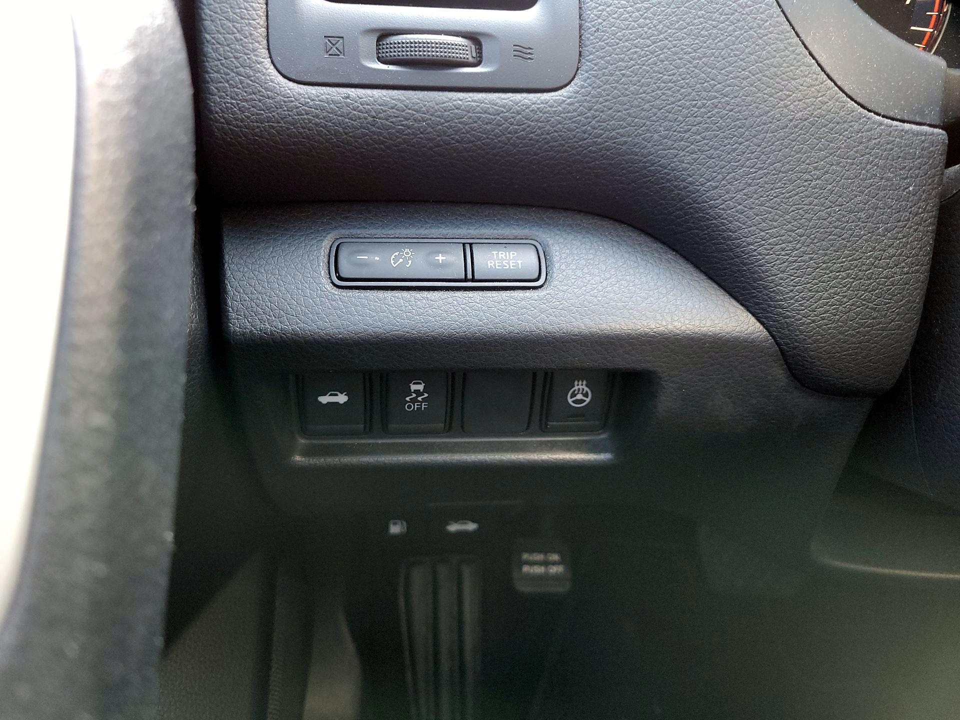 Thumbnail: 2017 Nissan Altima - 11