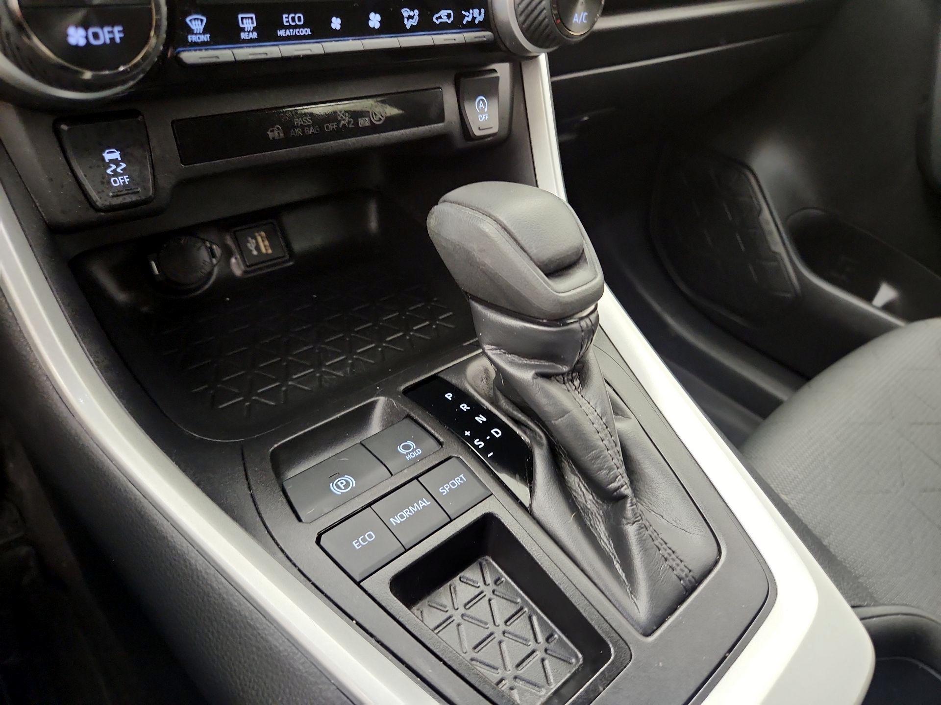 Thumbnail: 2024 Toyota RAV4 - 16