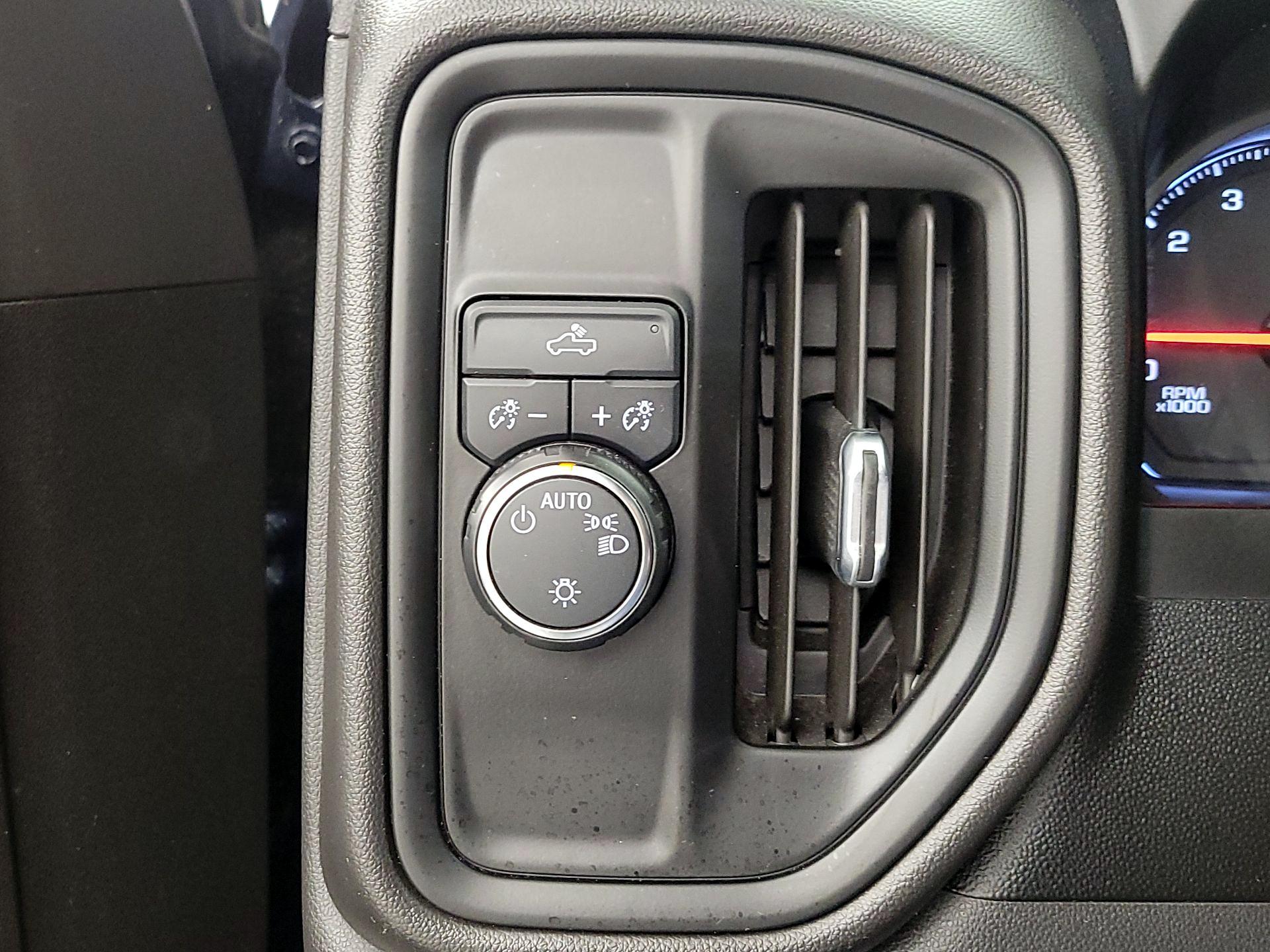 Thumbnail: 2021 Chevrolet Silverado 1500 - 13