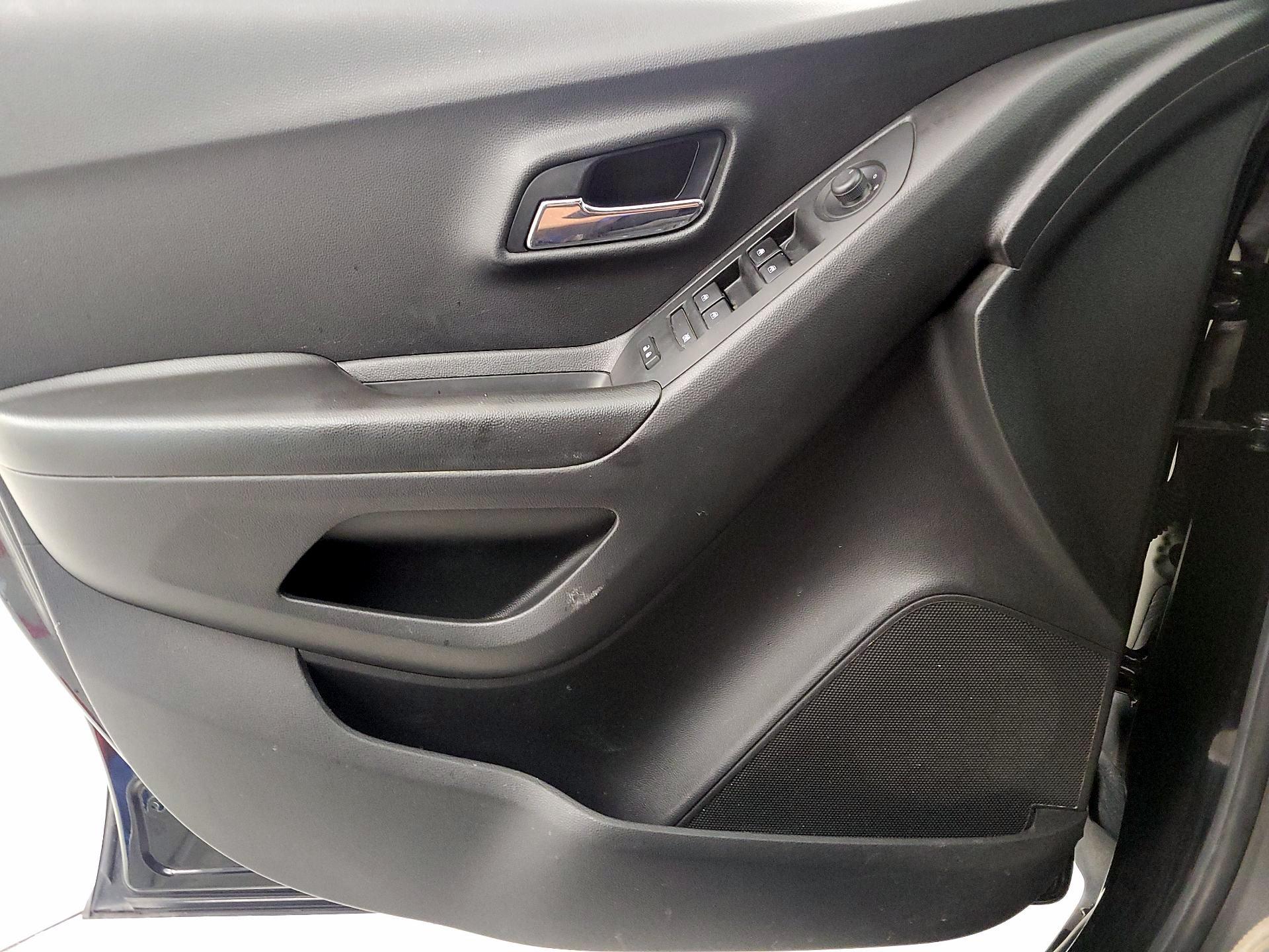 Thumbnail: 2021 Chevrolet Trax - 12