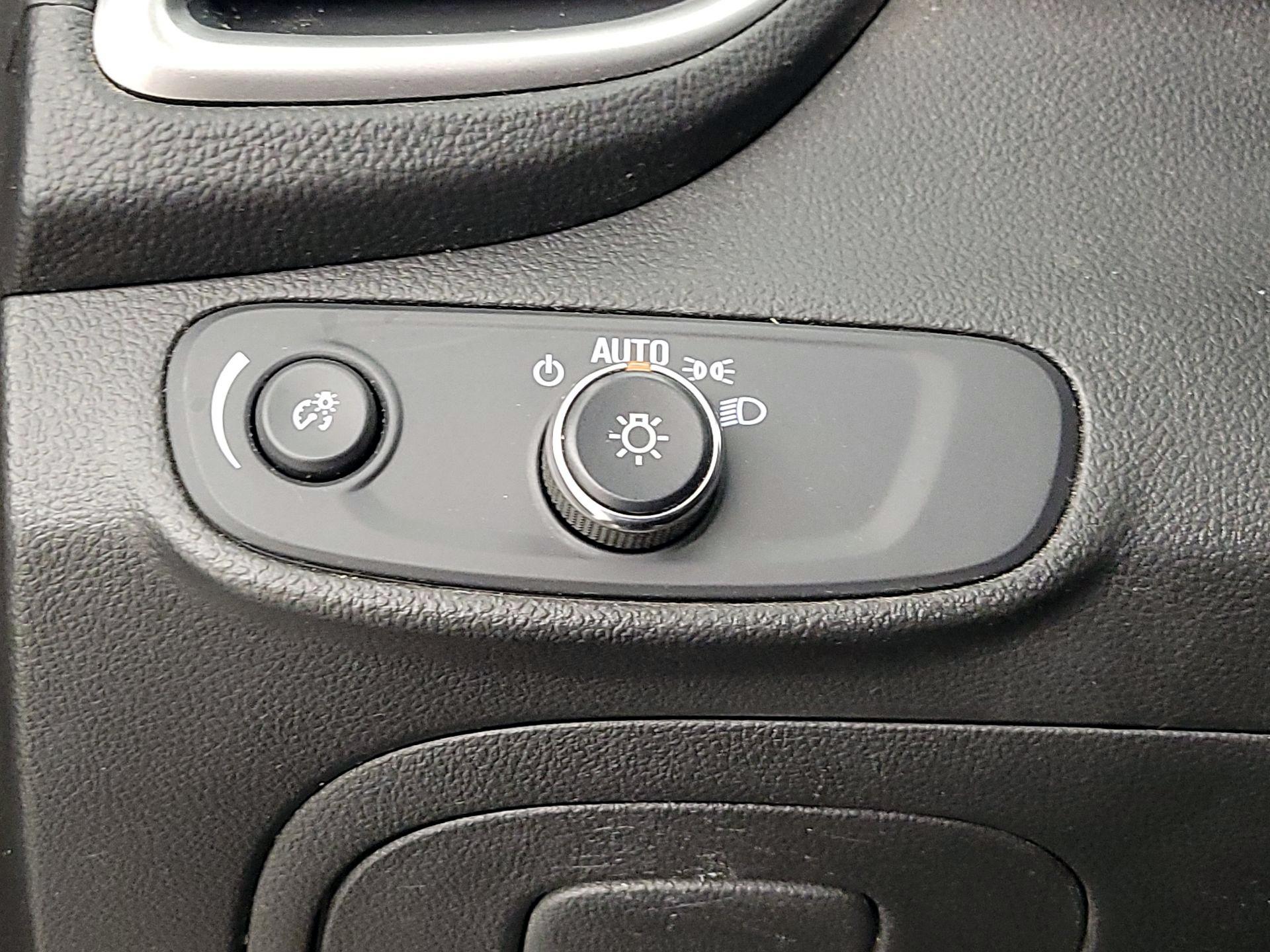 Thumbnail: 2021 Chevrolet Trax - 13