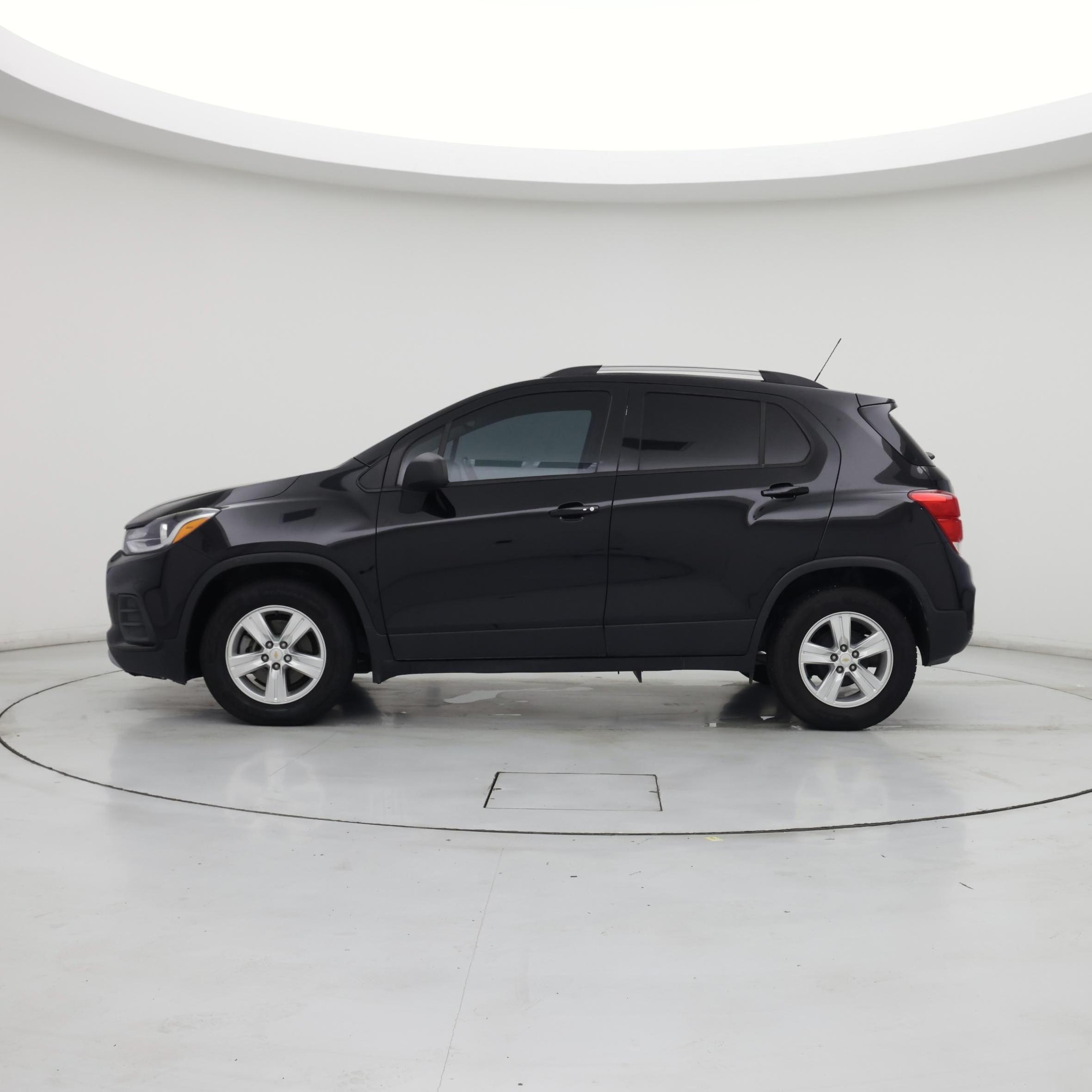 Thumbnail: 2021 Chevrolet Trax - 3