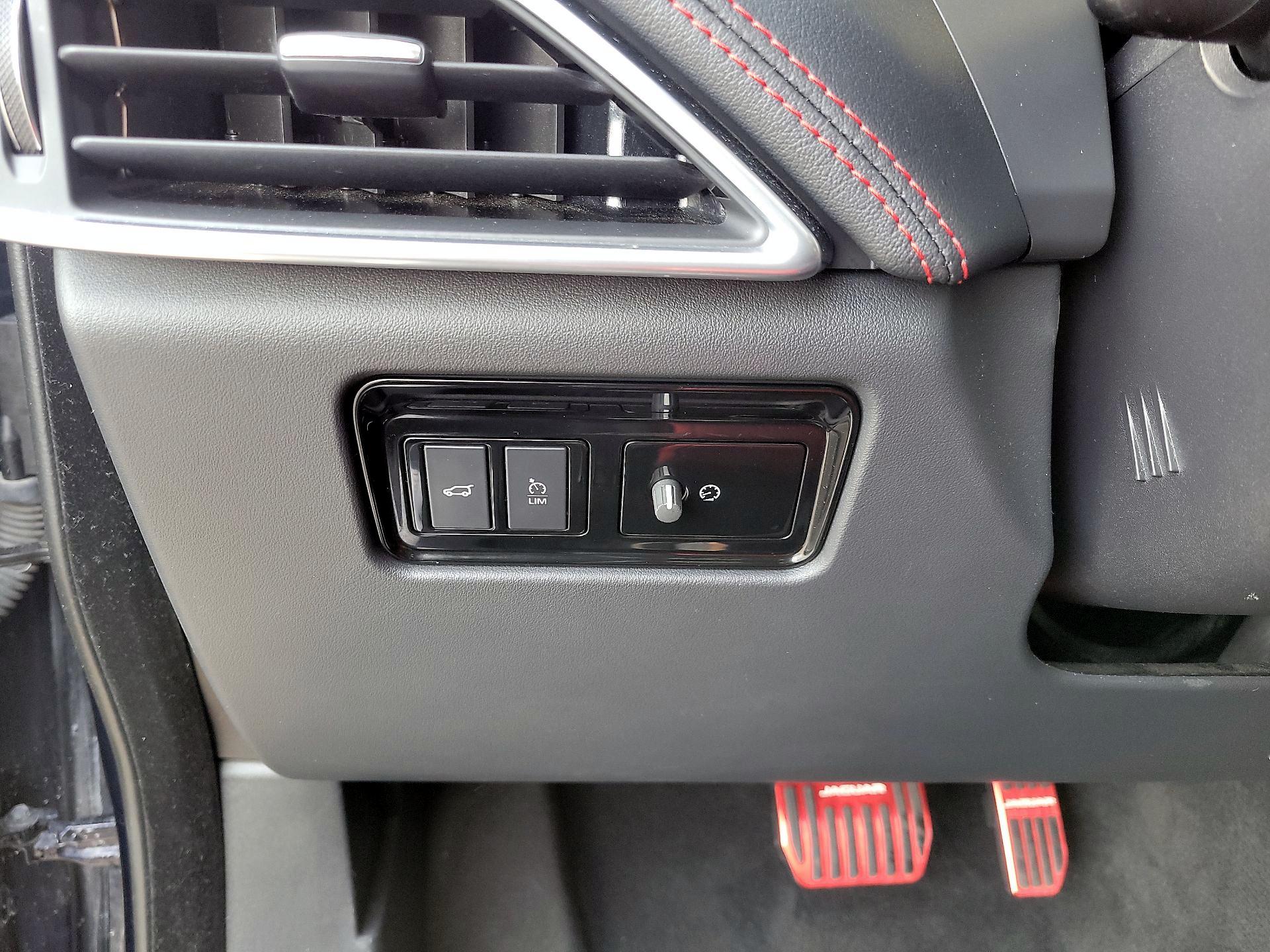 Thumbnail: 2020 Jaguar F-Pace - 11