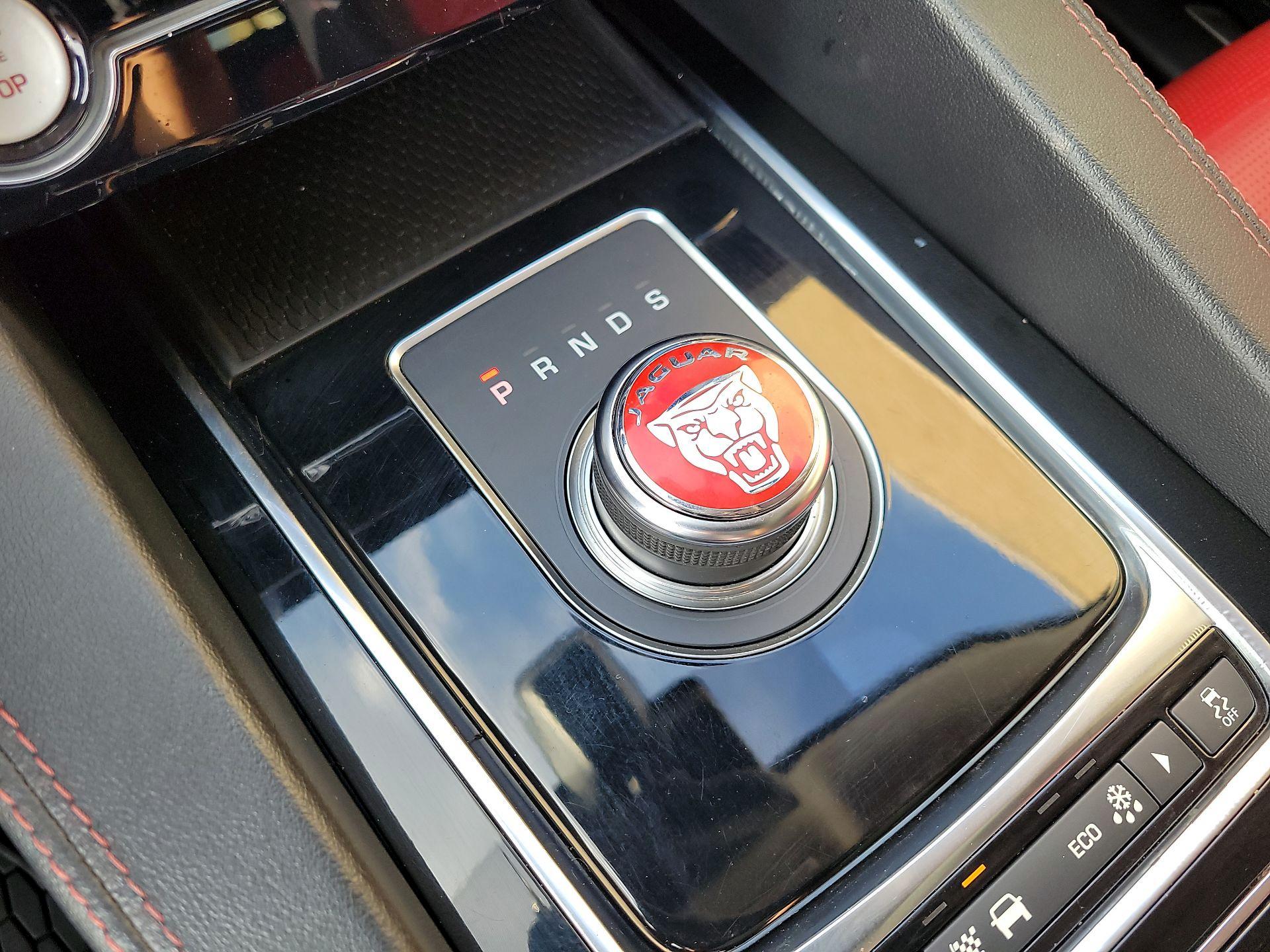 Thumbnail: 2020 Jaguar F-Pace - 15