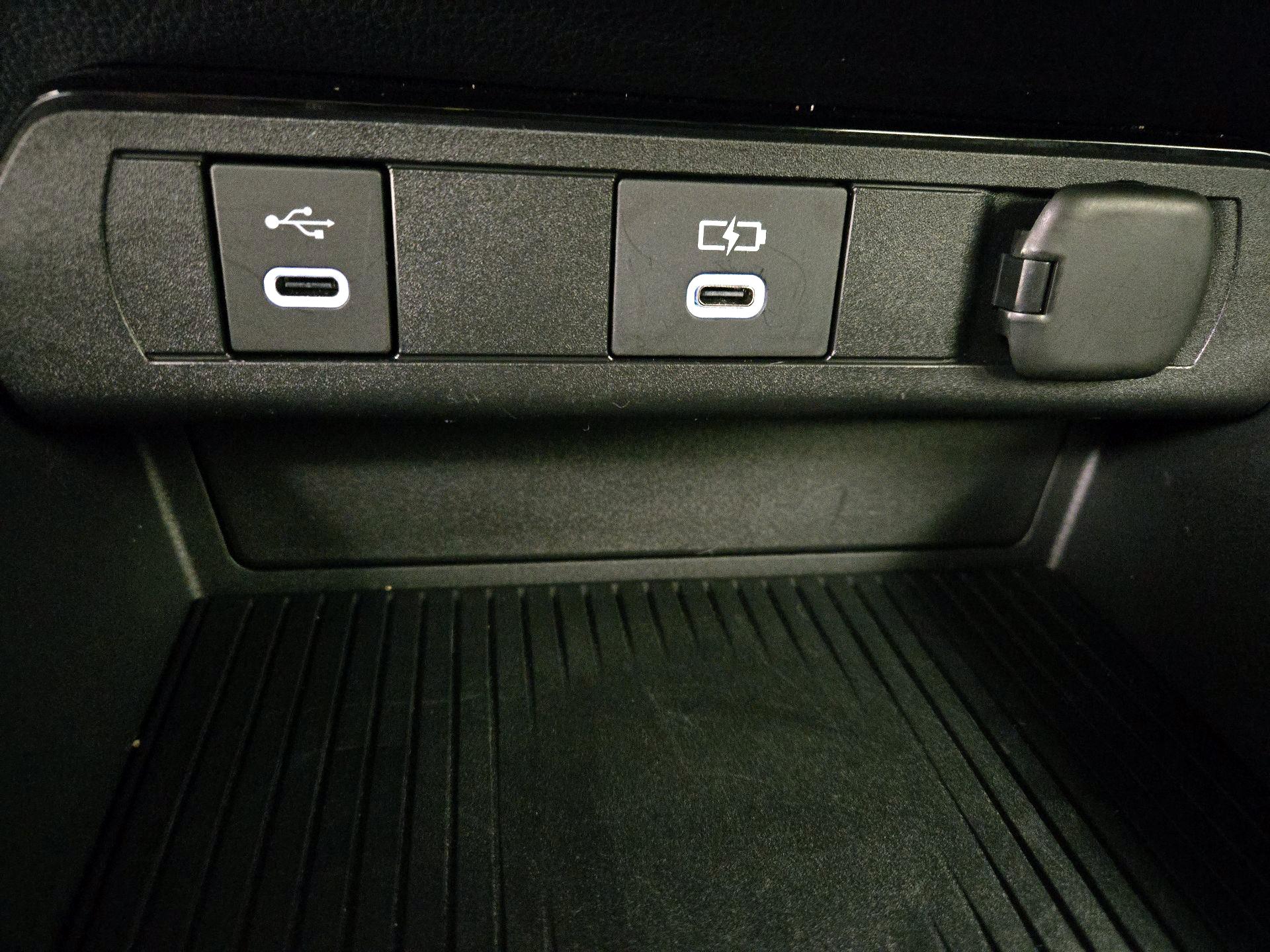 Thumbnail: 2023 Toyota Prius Prime - 18