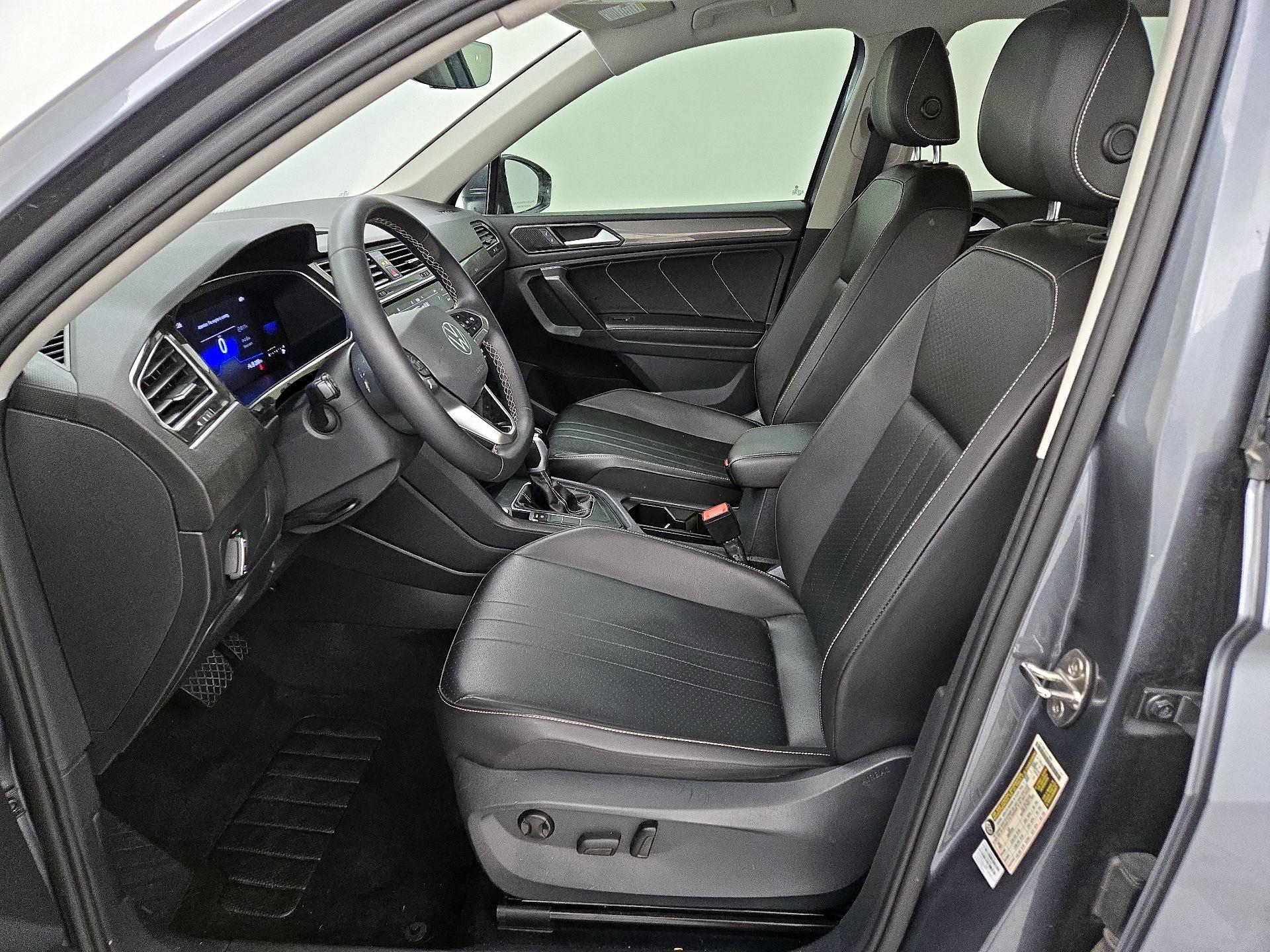 Thumbnail: 2022 Volkswagen Tiguan - 11