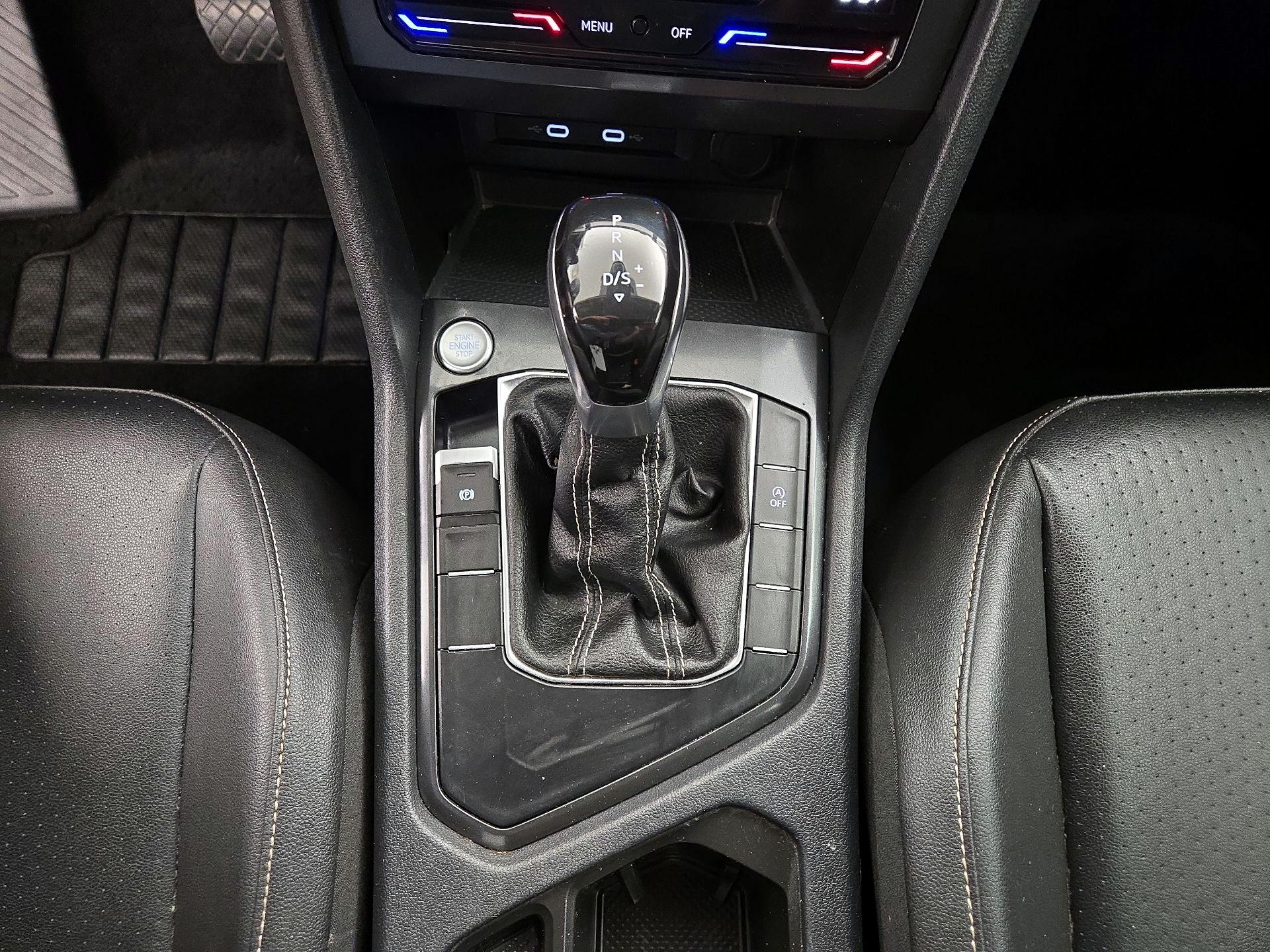 Thumbnail: 2022 Volkswagen Tiguan - 17