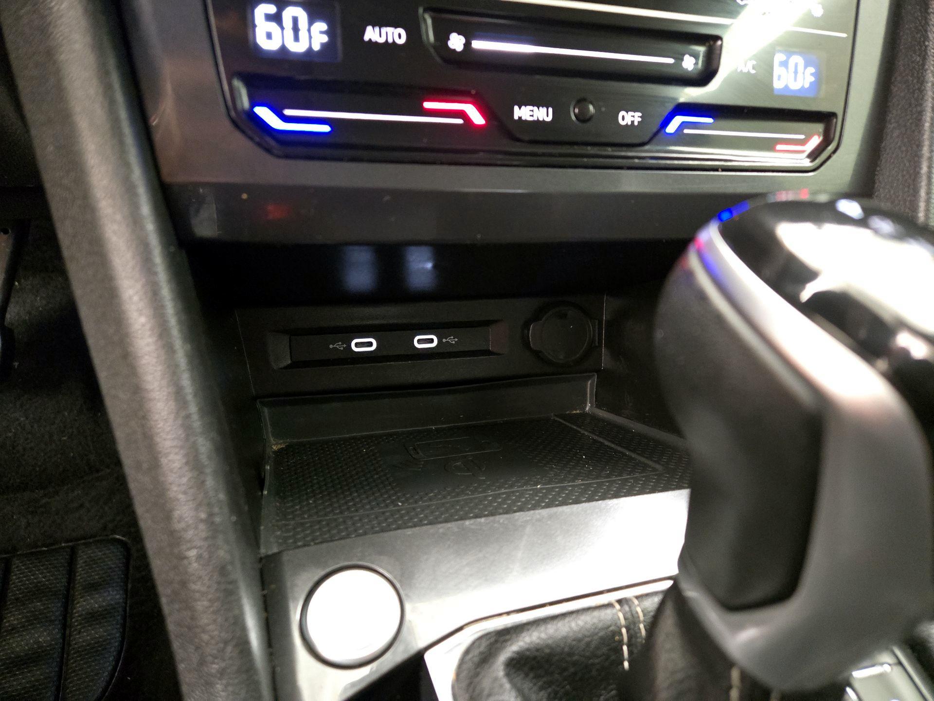 Thumbnail: 2022 Volkswagen Tiguan - 18