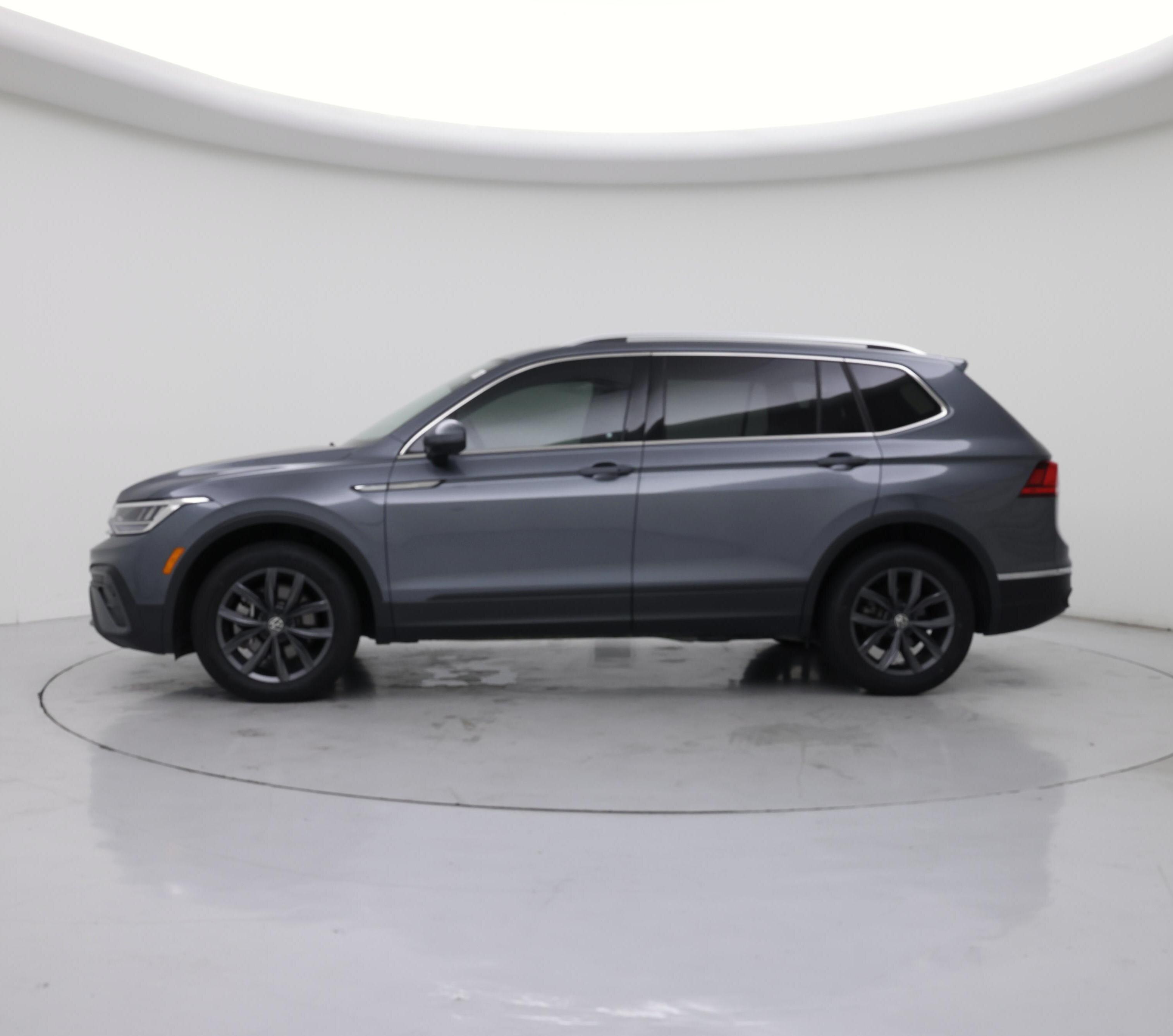 Thumbnail: 2022 Volkswagen Tiguan - 3