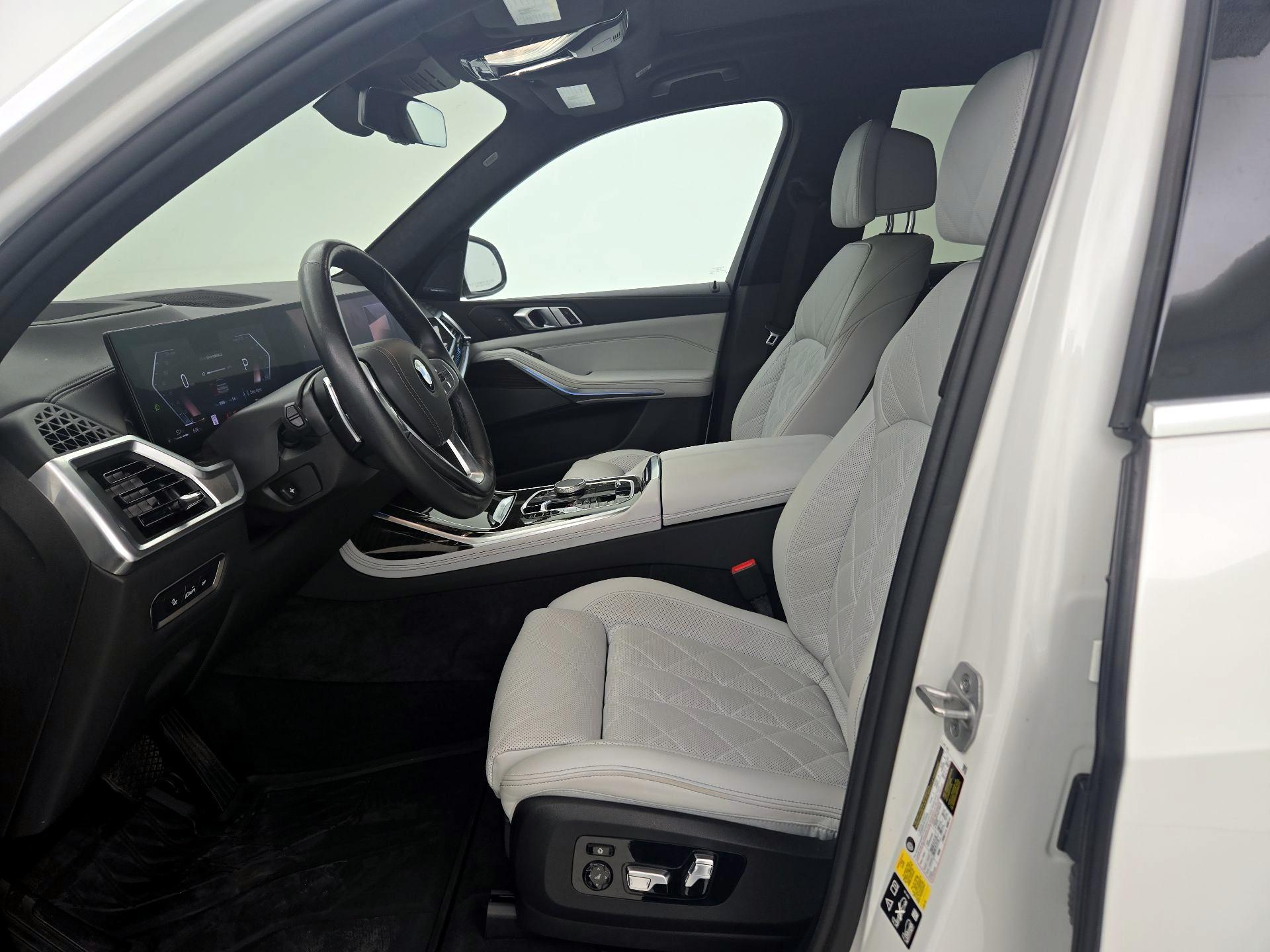 Thumbnail: 2024 BMW X7 - 11