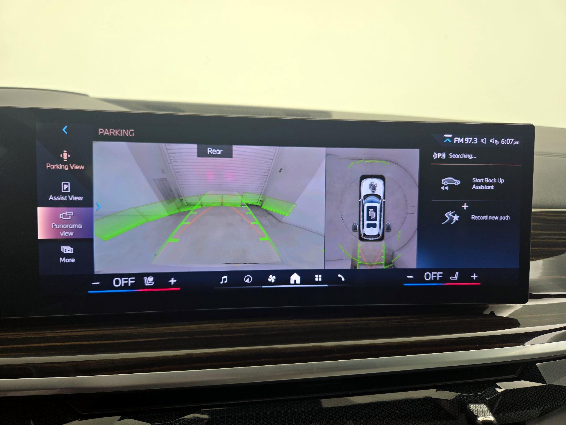 Thumbnail: 2024 BMW X7 - 15