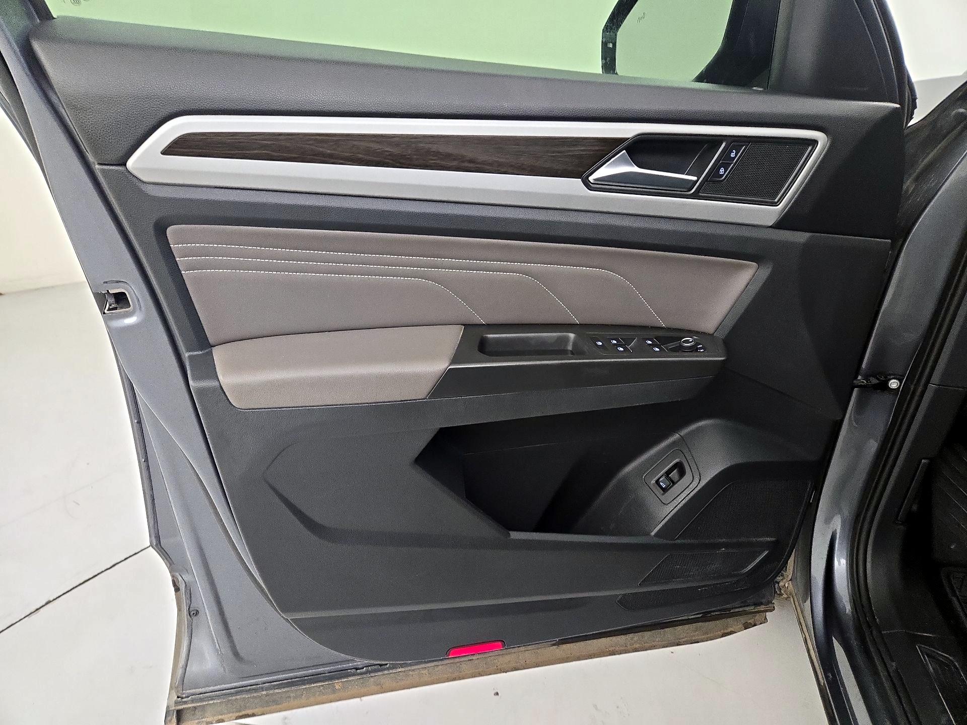 Thumbnail: 2023 Volkswagen Atlas - 12