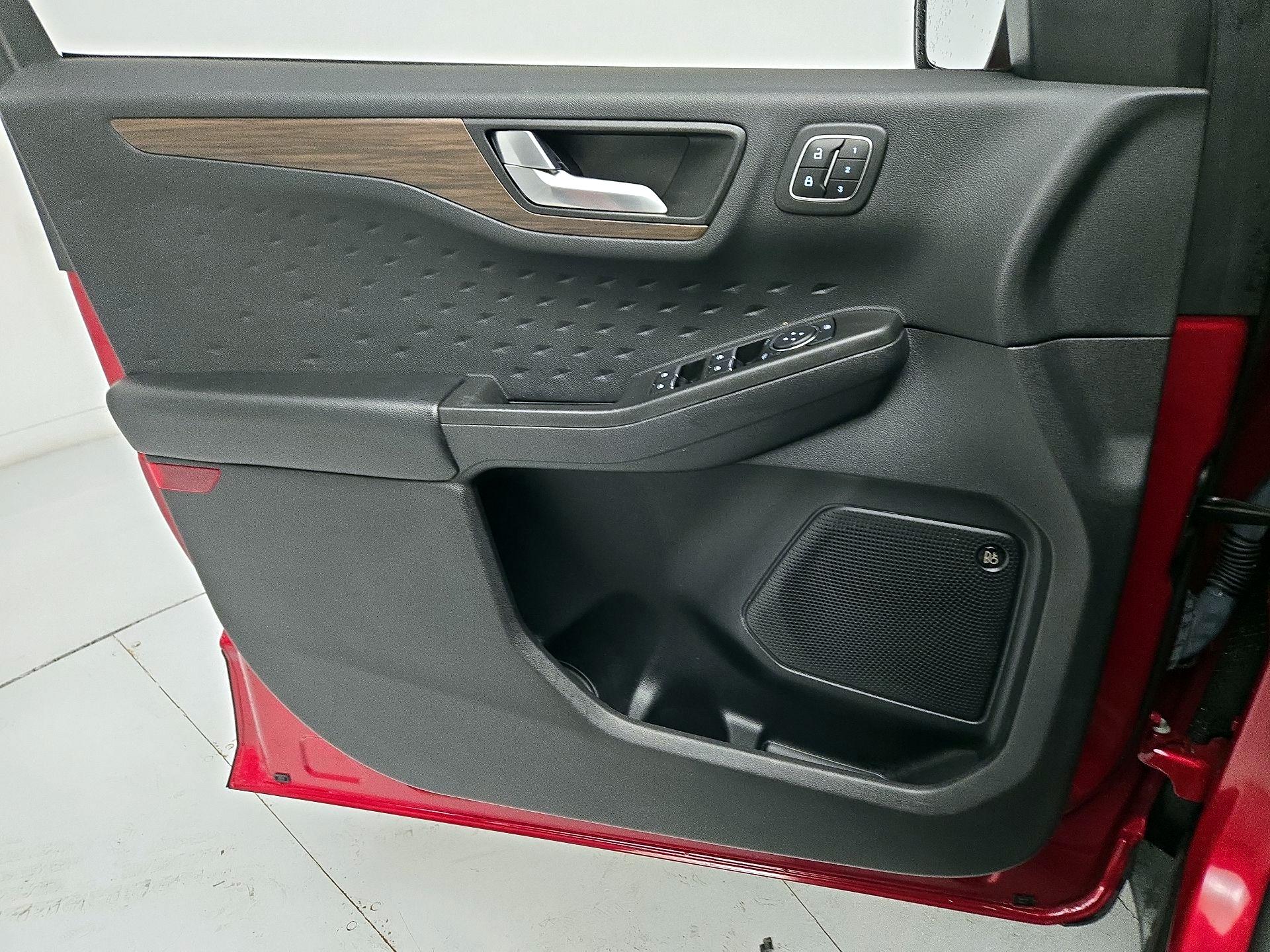 Thumbnail: 2020 Ford Escape - 12