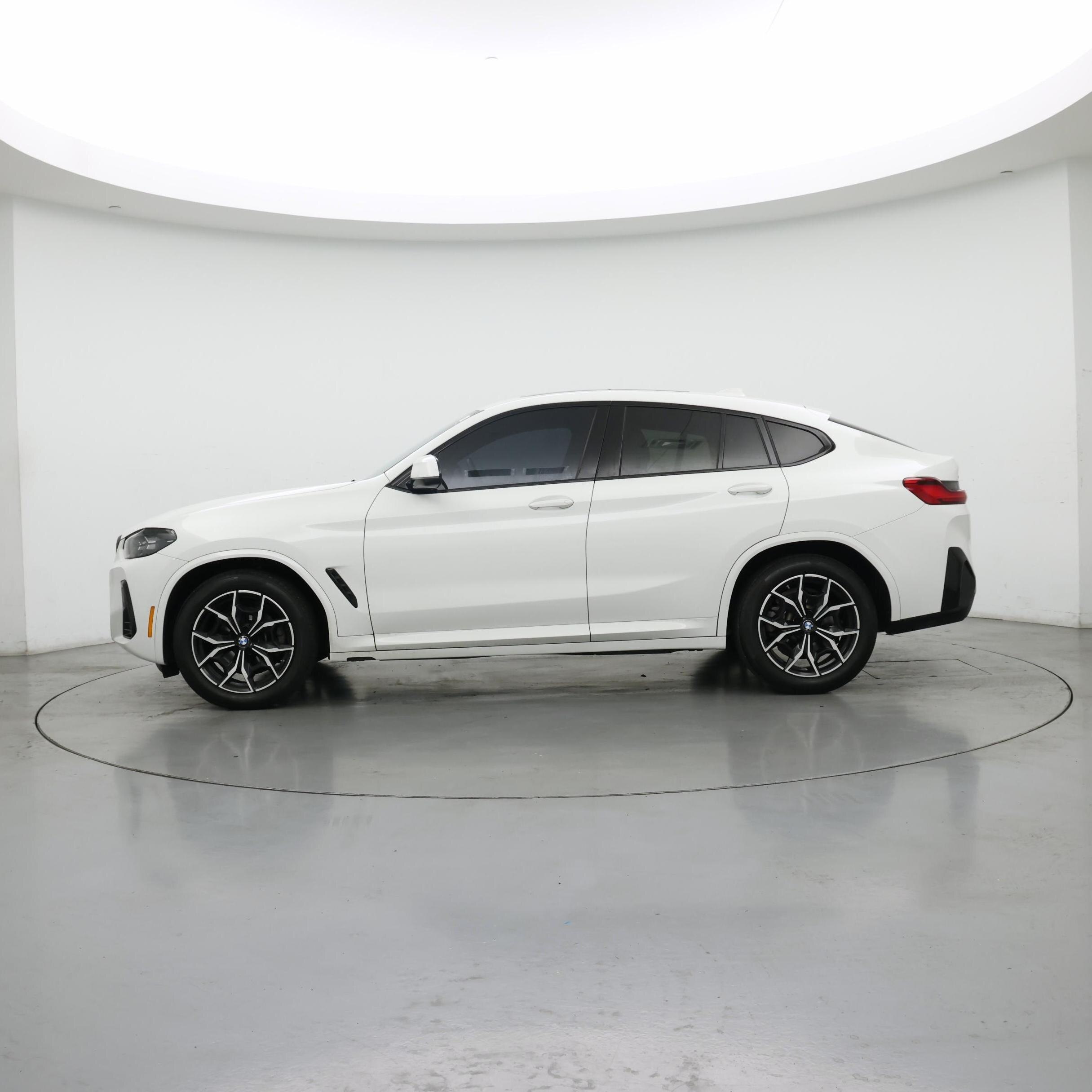 Thumbnail: 2023 BMW X4 - 3