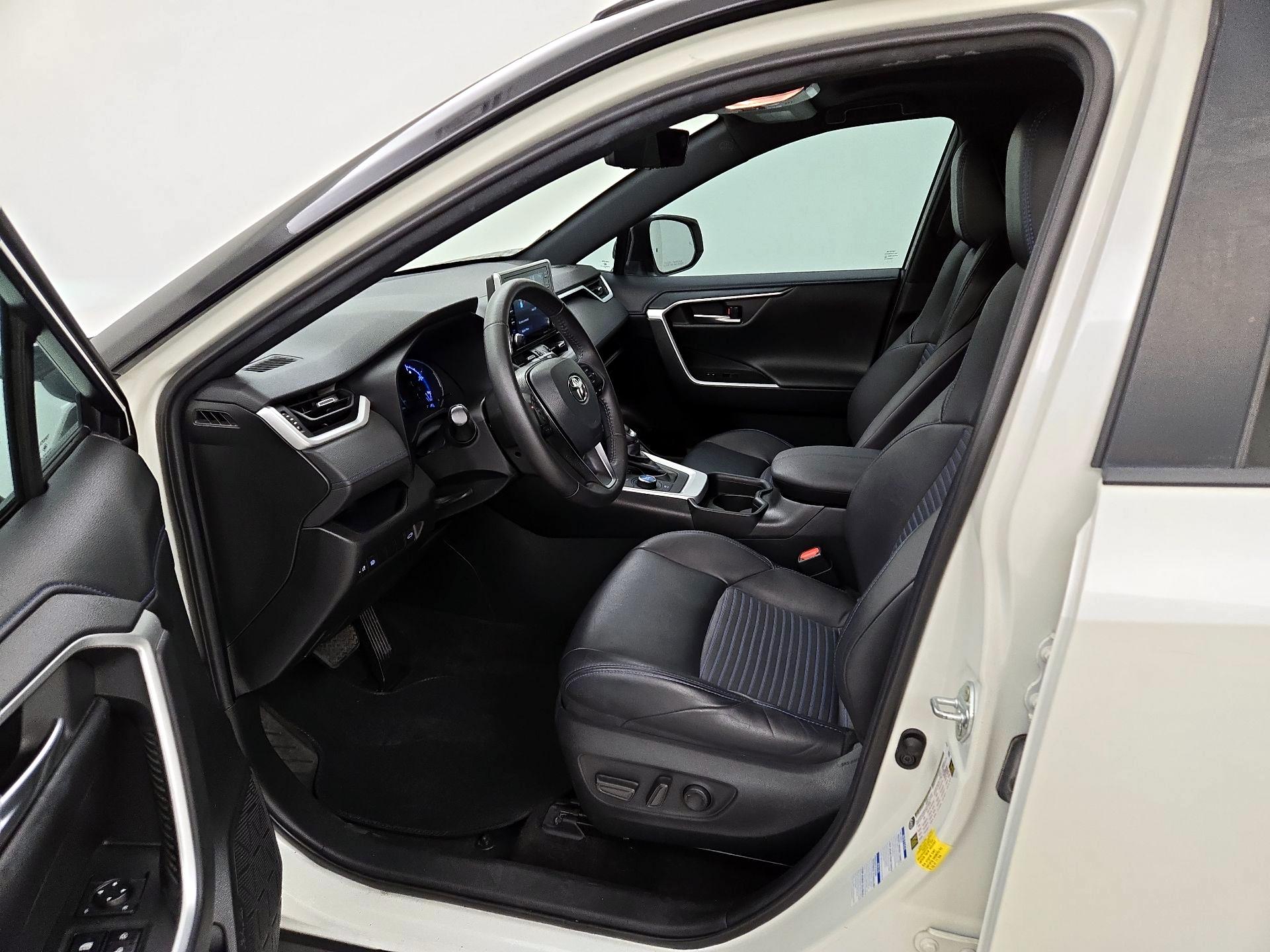 Thumbnail: 2021 Toyota RAV4 - 11