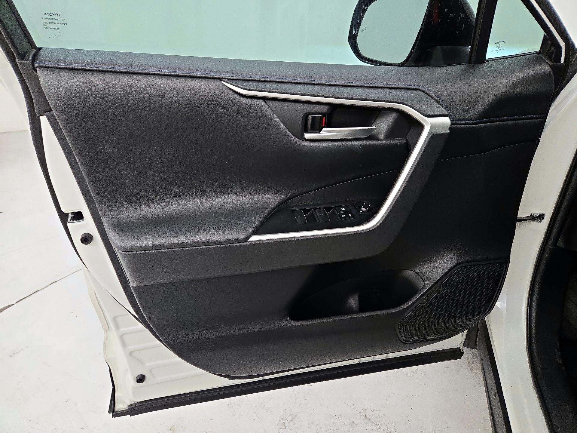 Thumbnail: 2021 Toyota RAV4 - 12