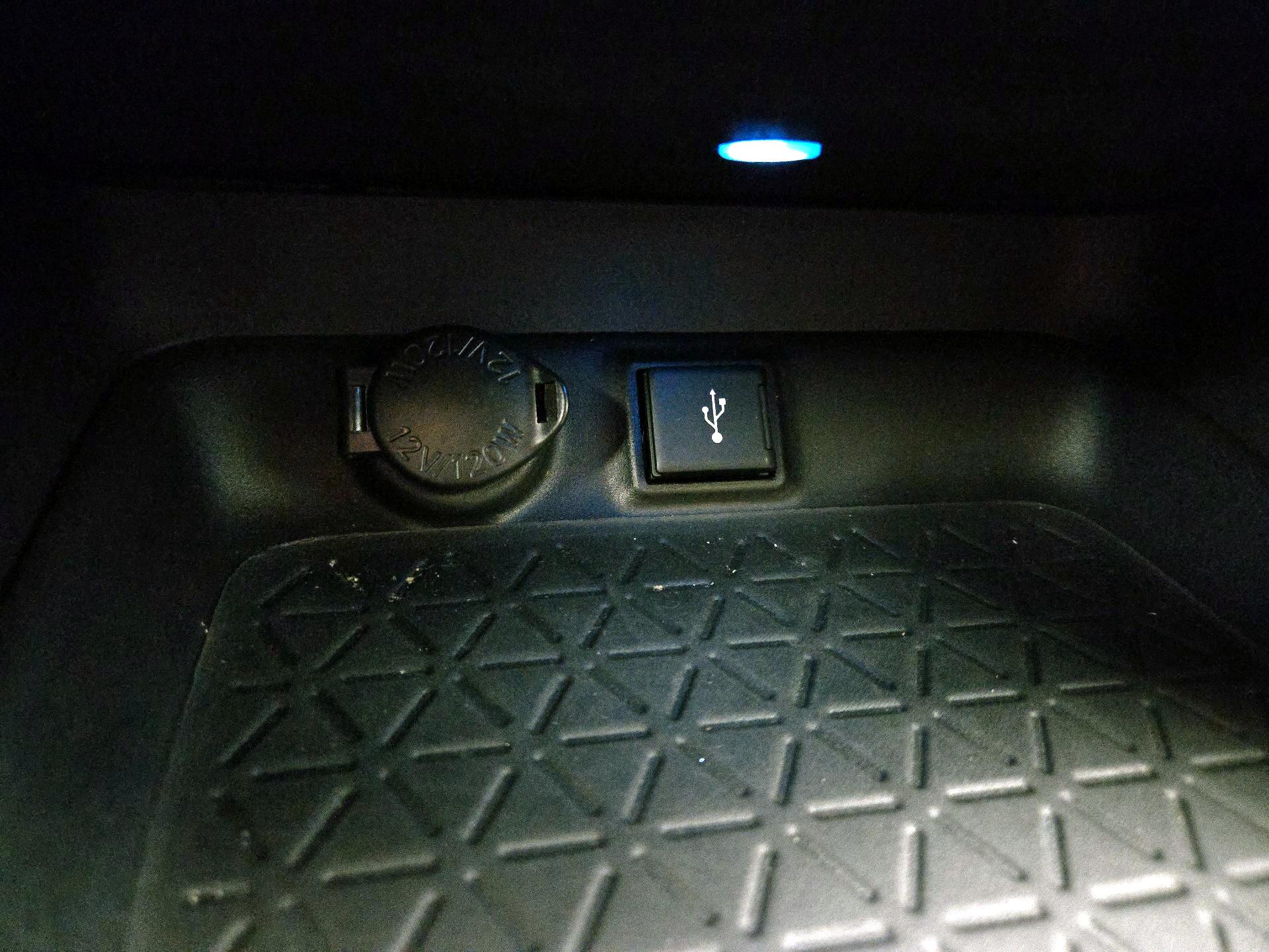 Thumbnail: 2021 Toyota RAV4 - 18