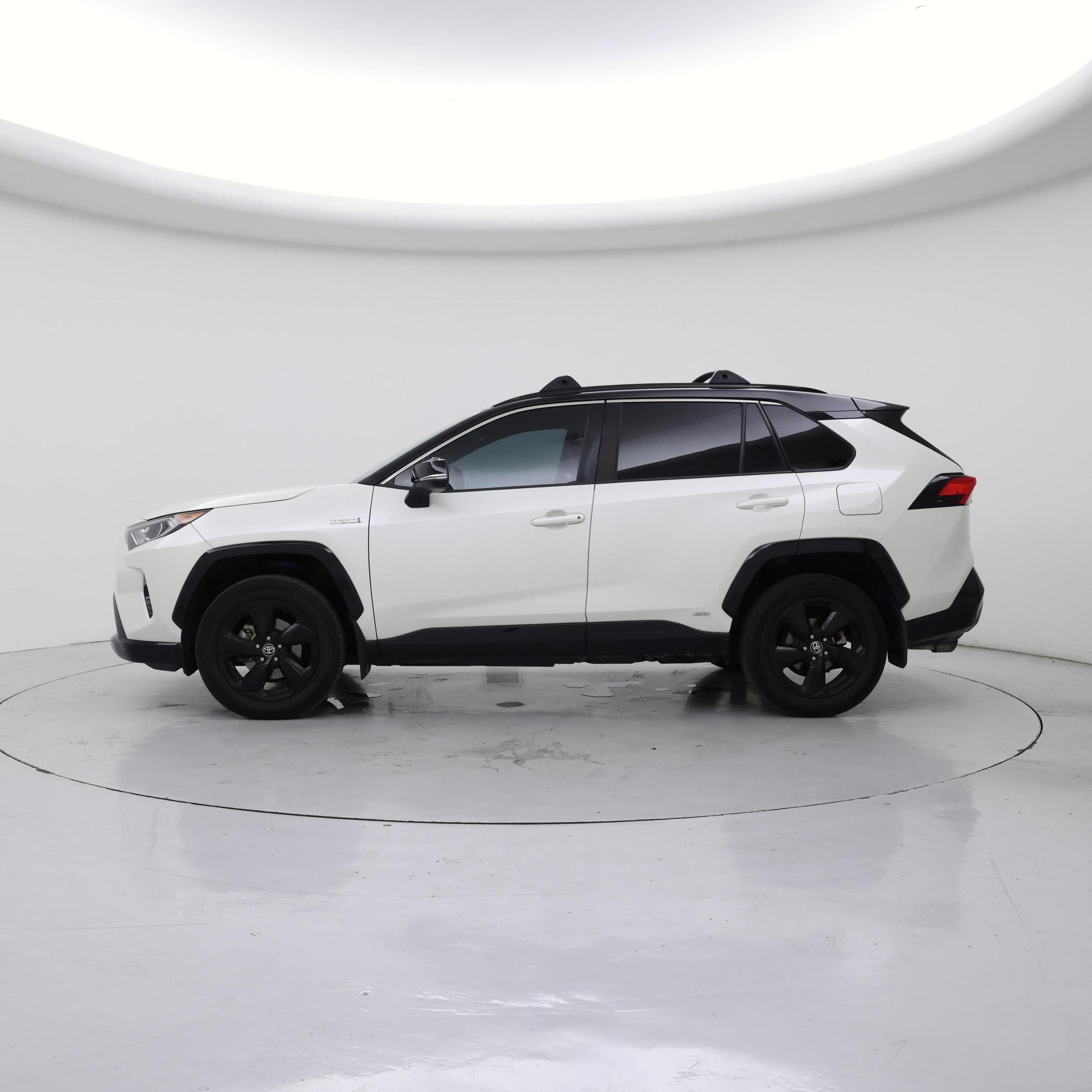 Thumbnail: 2021 Toyota RAV4 - 3