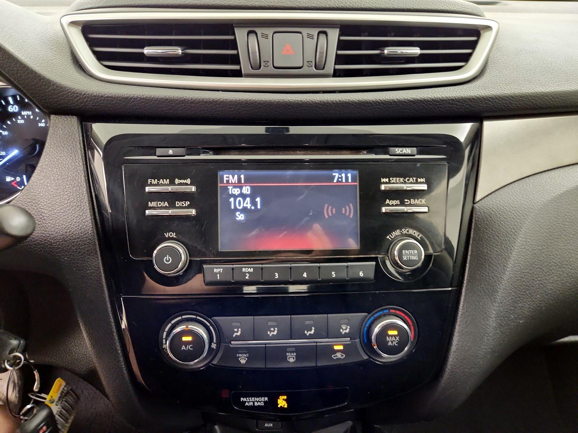 Thumbnail: 2016 Nissan Rogue - 15