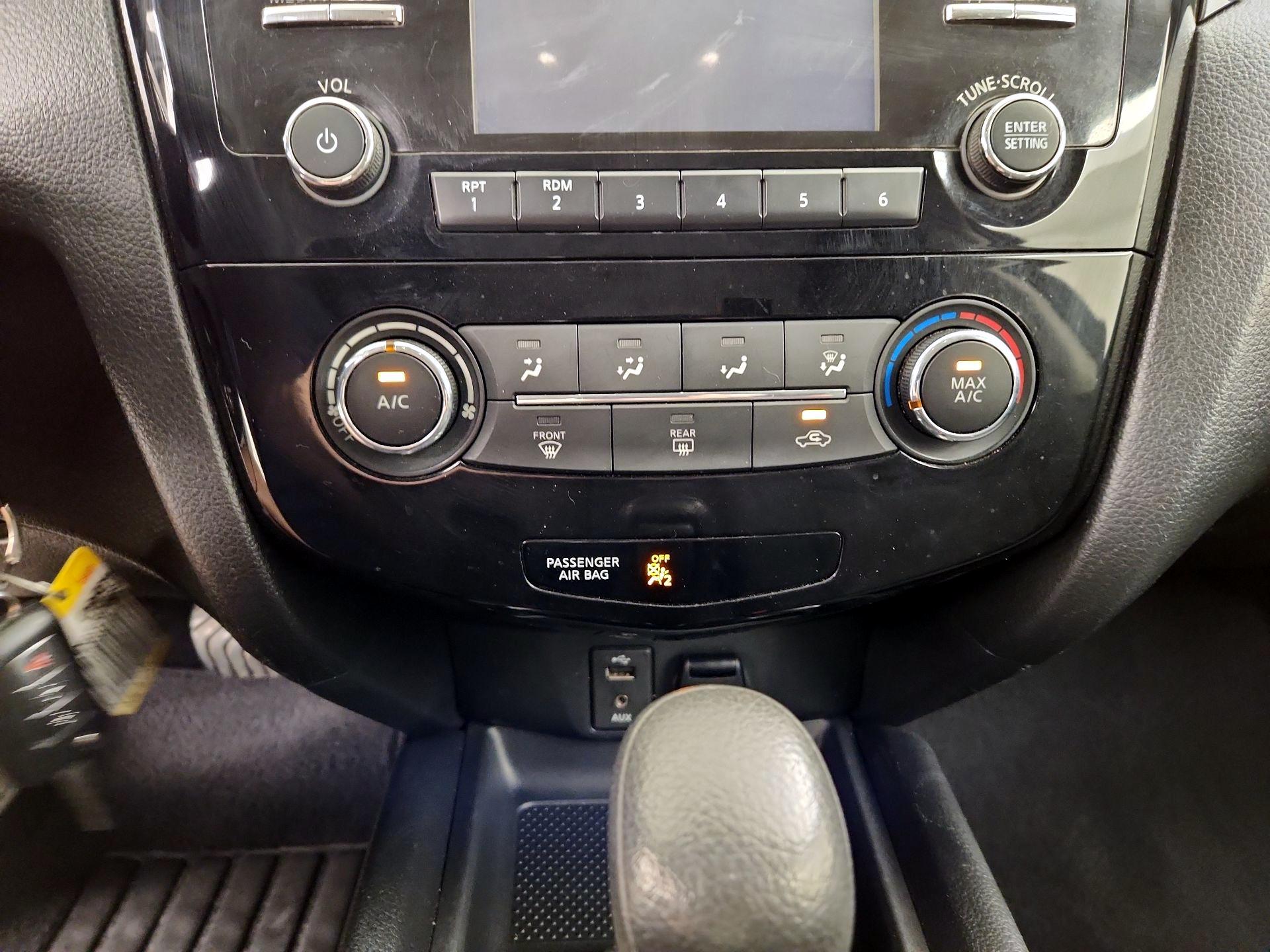 Thumbnail: 2016 Nissan Rogue - 16