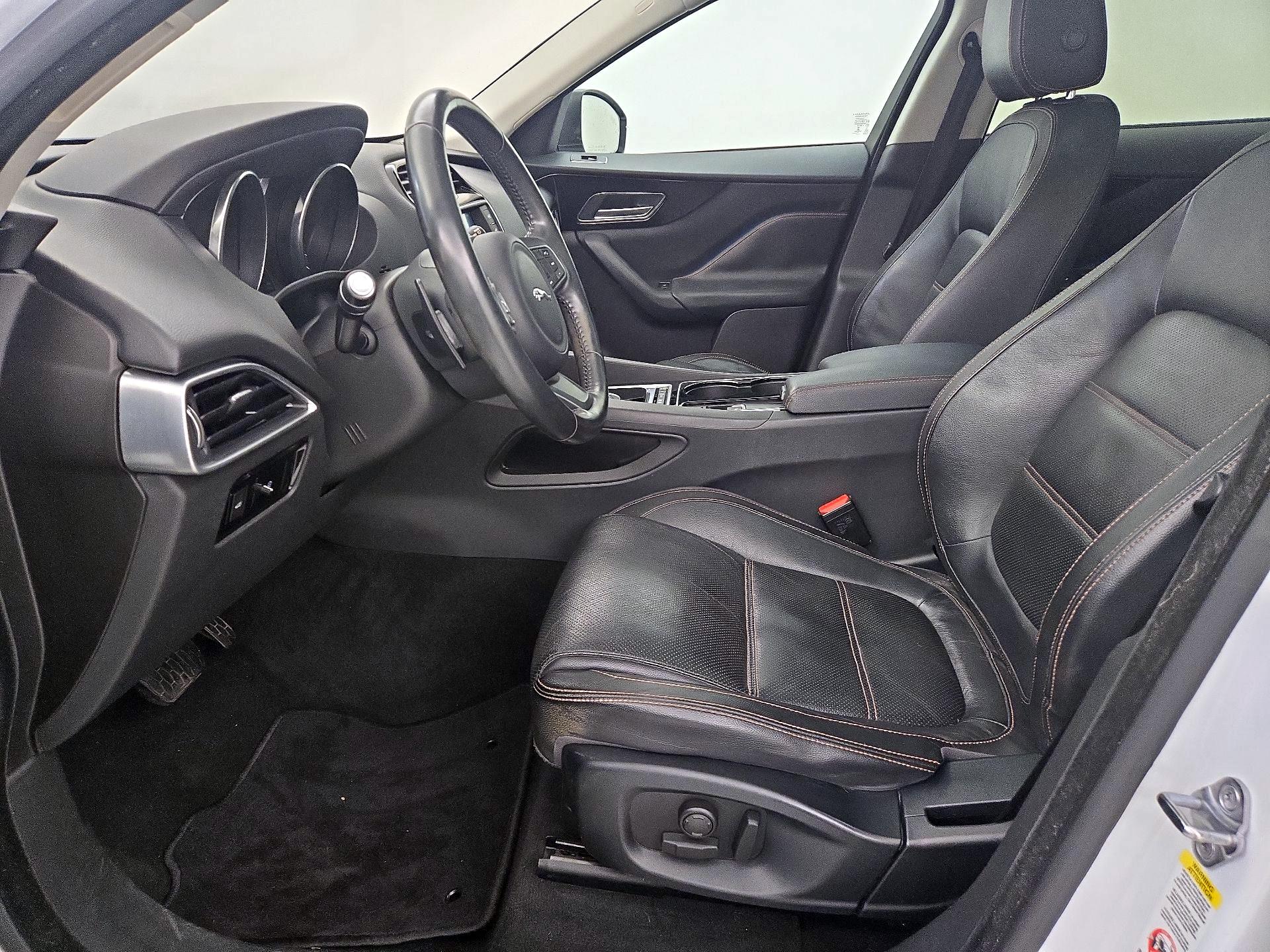 Thumbnail: 2017 Jaguar F-Pace - 9