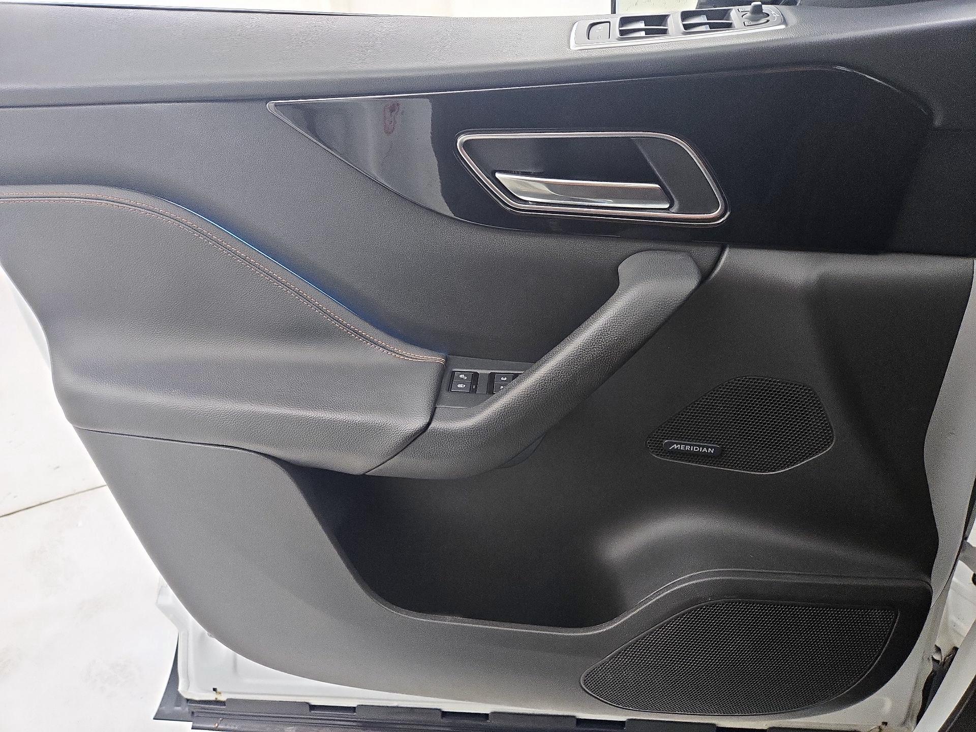 Thumbnail: 2017 Jaguar F-Pace - 10