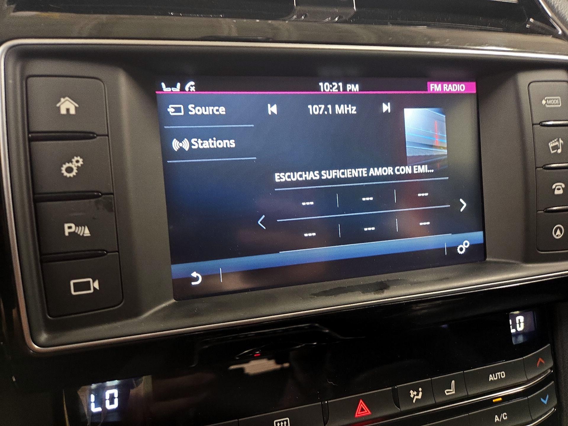 Thumbnail: 2017 Jaguar F-Pace - 14