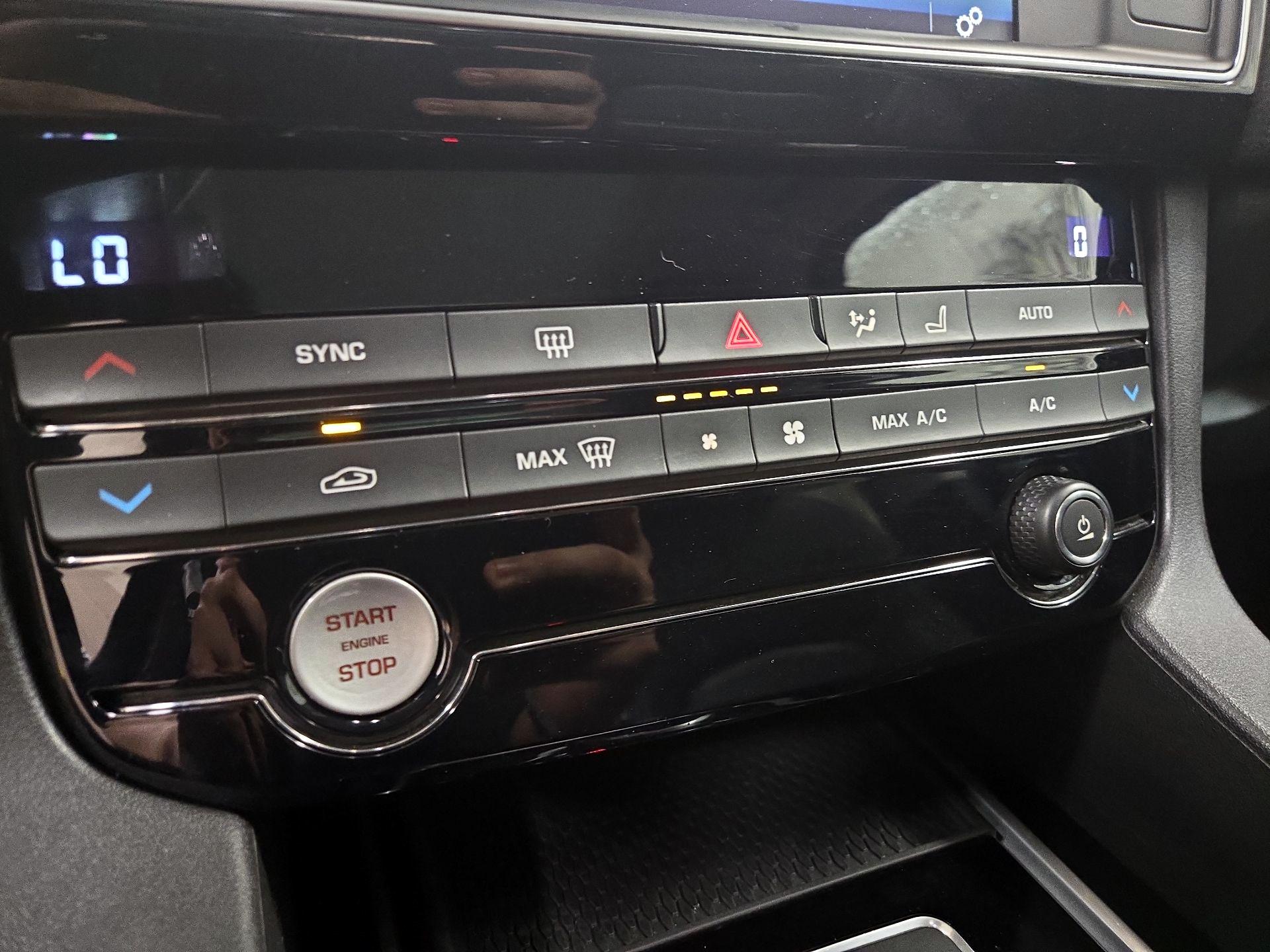 Thumbnail: 2017 Jaguar F-Pace - 15