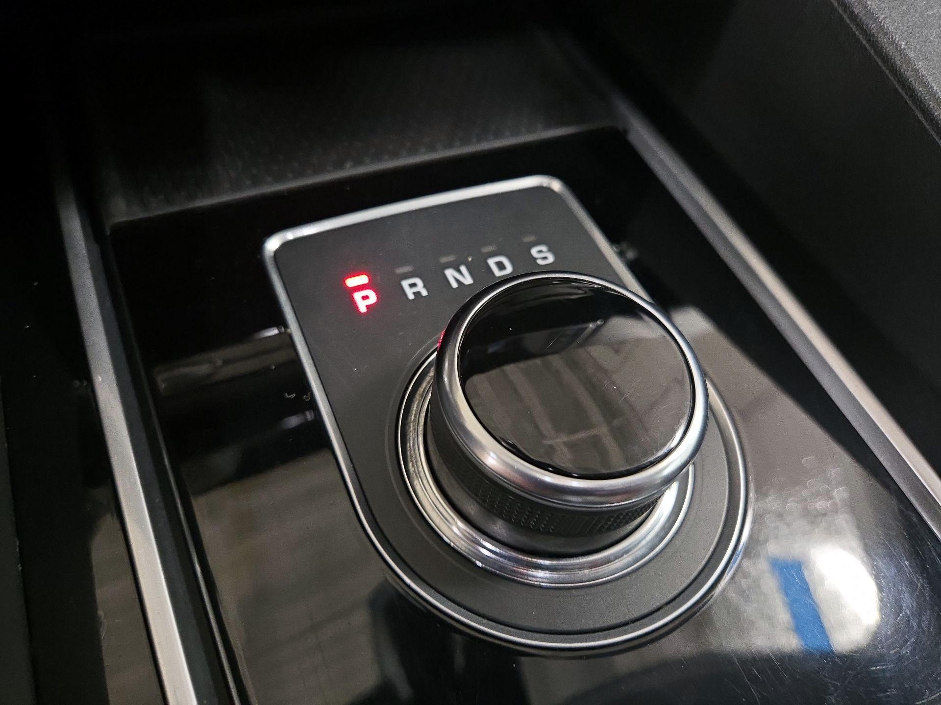 Thumbnail: 2017 Jaguar F-Pace - 16